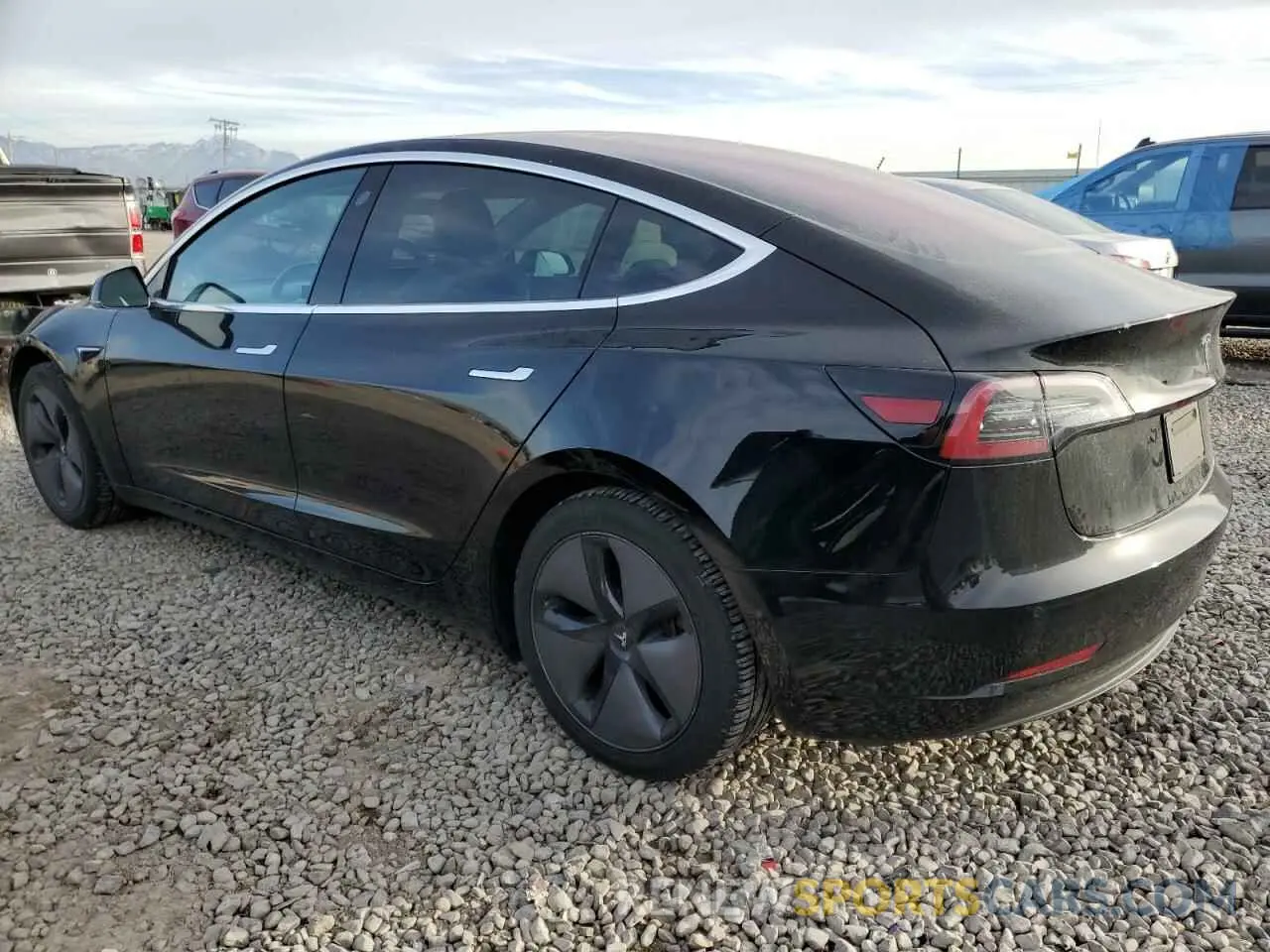 2 fotografías del automóvil dañado 5YJ3E1EA9KF323652 TESLA MODEL 3 2019