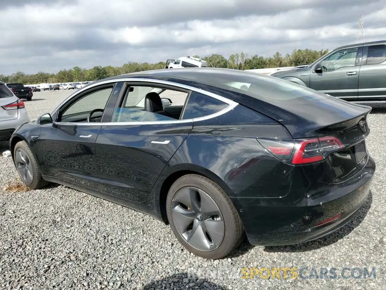 2 fotografías del automóvil dañado 5YJ3E1EA9KF337597 TESLA MODEL 3 2019