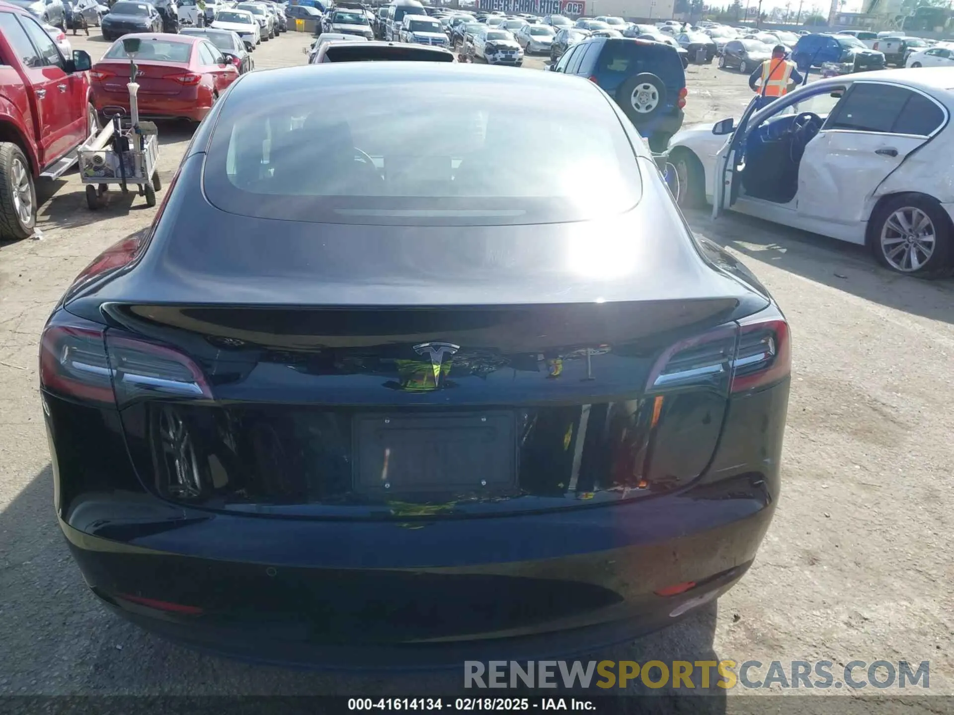 16 fotografías del automóvil dañado 5YJ3E1EA9KF410869 TESLA MODEL 3 2019