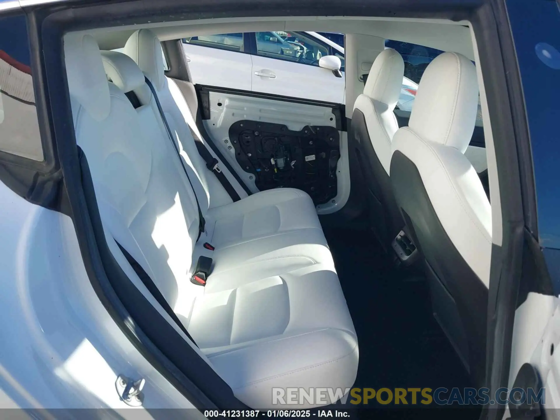 8 fotografías del automóvil dañado 5YJ3E1EA9KF431821 TESLA MODEL 3 2019