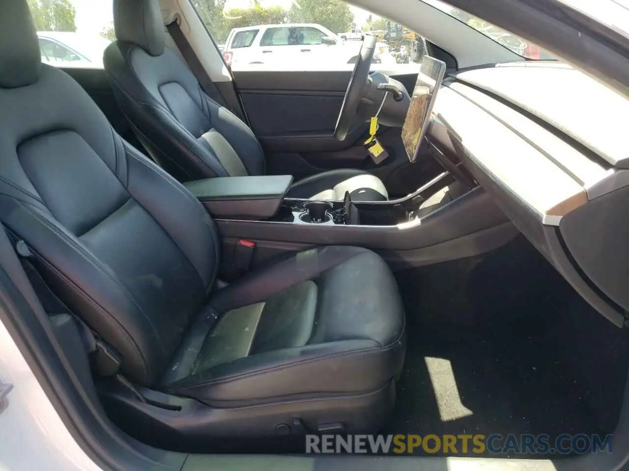 5 fotografías del automóvil dañado 5YJ3E1EA9KF472496 TESLA MODEL 3 2019