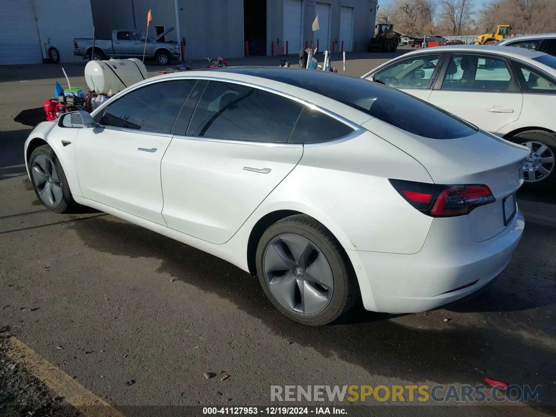 3 fotografías del automóvil dañado 5YJ3E1EA9KF483711 TESLA MODEL 3 2019
