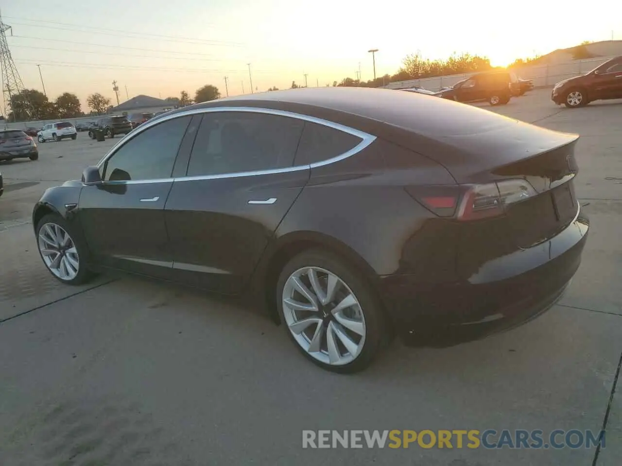 2 fotografías del automóvil dañado 5YJ3E1EAXKF323790 TESLA MODEL 3 2019