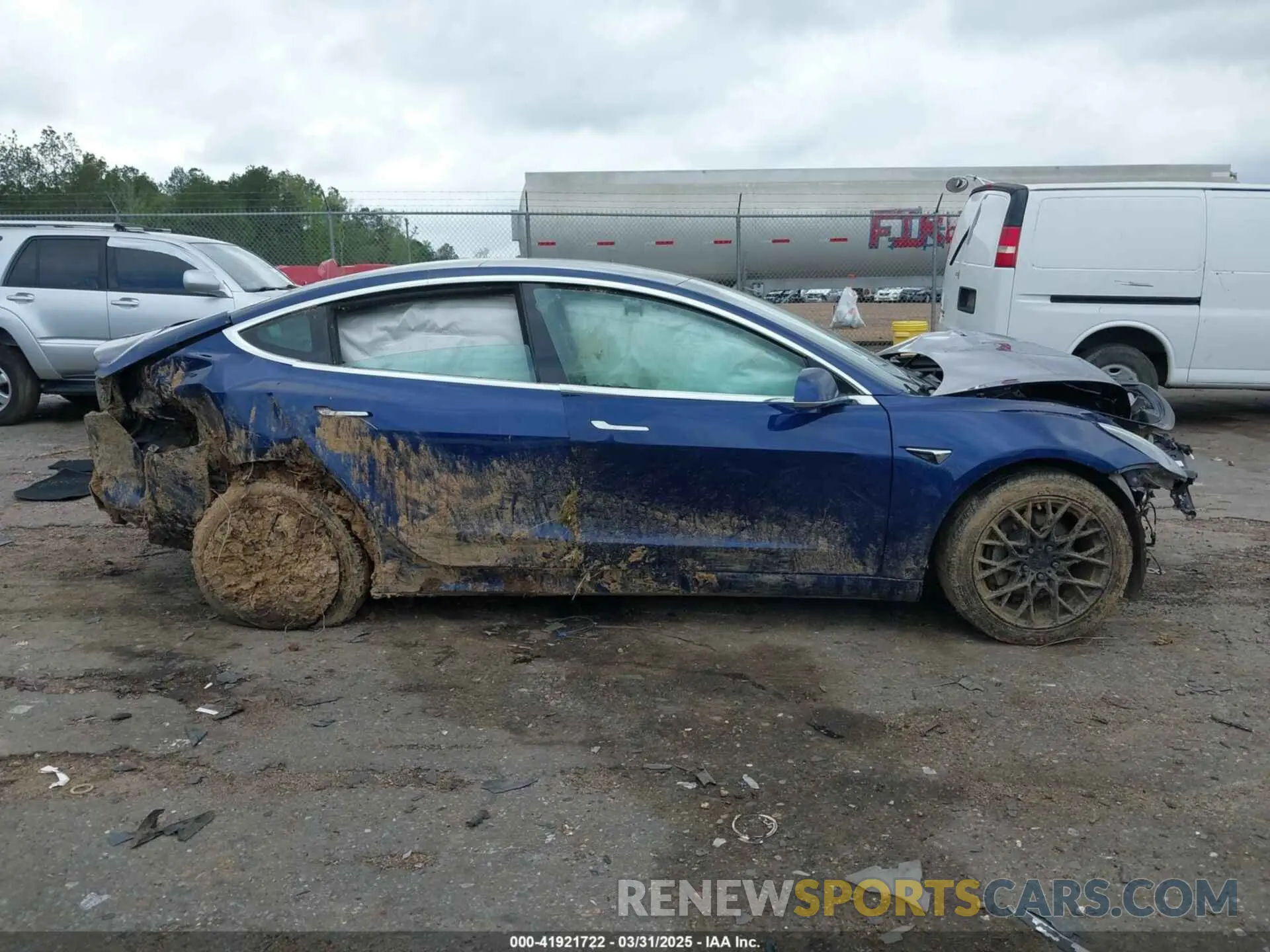 13 fotografías del automóvil dañado 5YJ3E1EAXKF332974 TESLA MODEL 3 2019