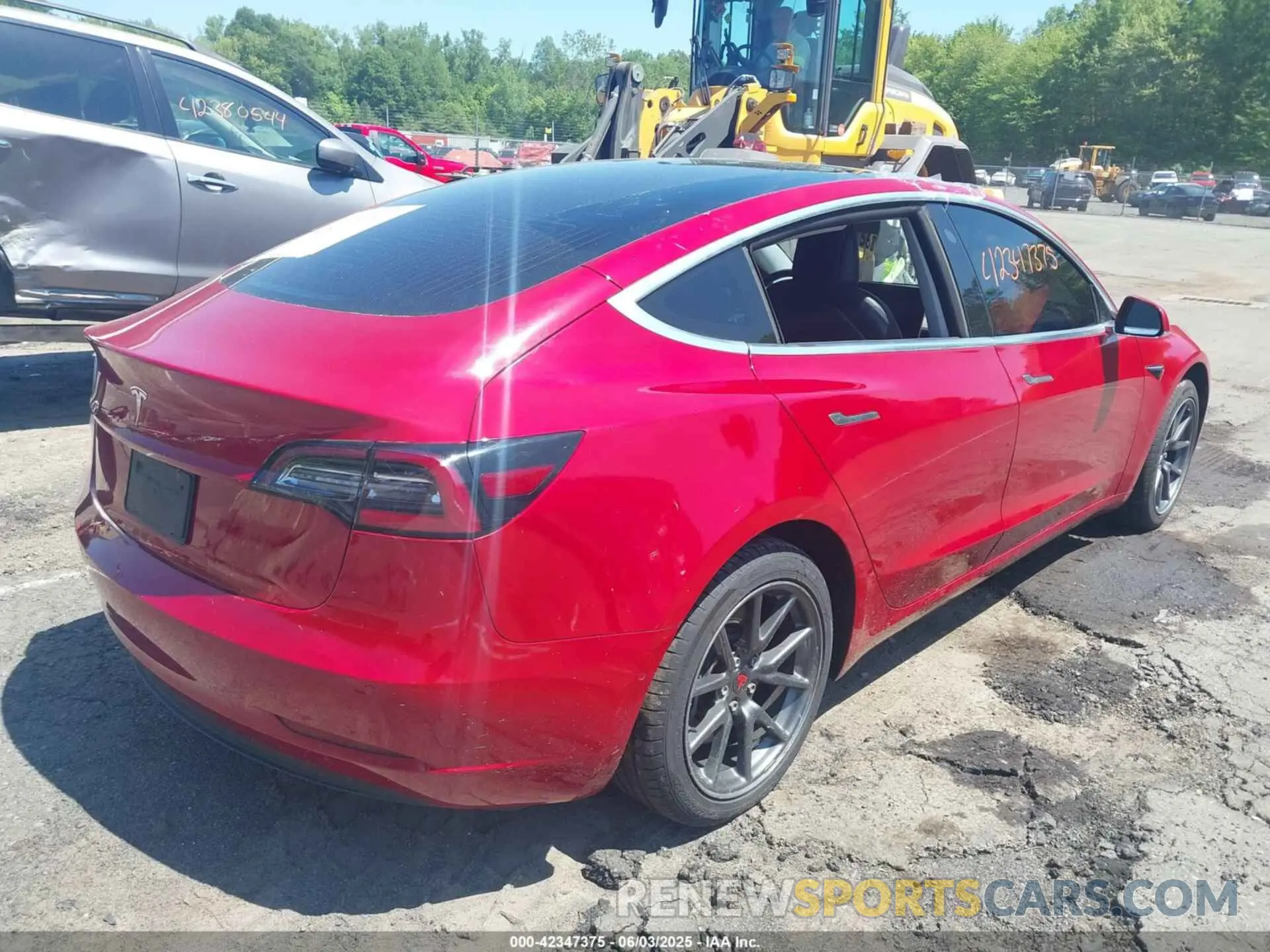 4 fotografías del automóvil dañado 5YJ3E1EAXKF483331 TESLA MODEL 3 2019