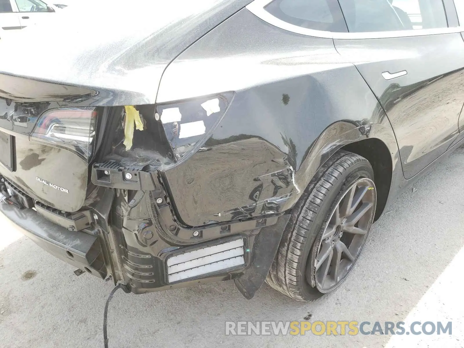 10 fotografías del automóvil dañado 5YJ3E1EB0KF197237 TESLA MODEL 3 2019