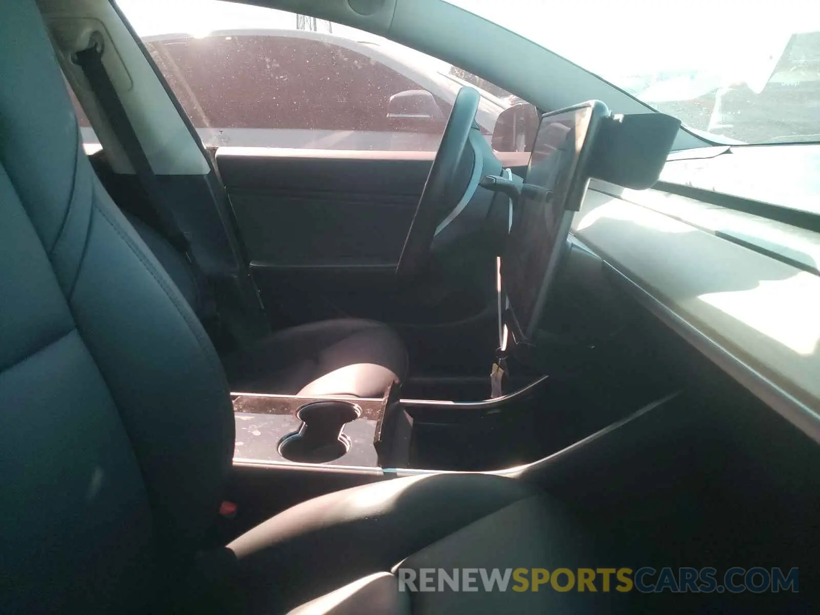 5 fotografías del automóvil dañado 5YJ3E1EB0KF385319 TESLA MODEL 3 2019