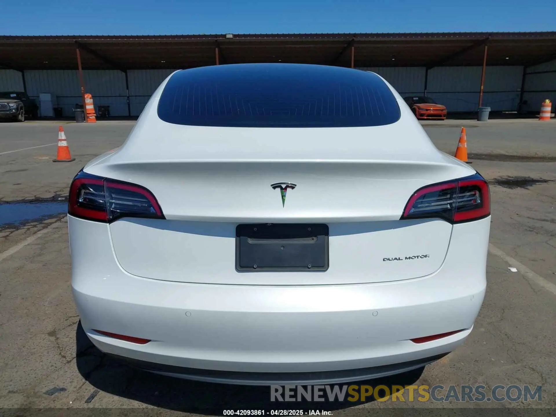 16 fotografías del automóvil dañado 5YJ3E1EB0KF433398 TESLA MODEL 3 2019