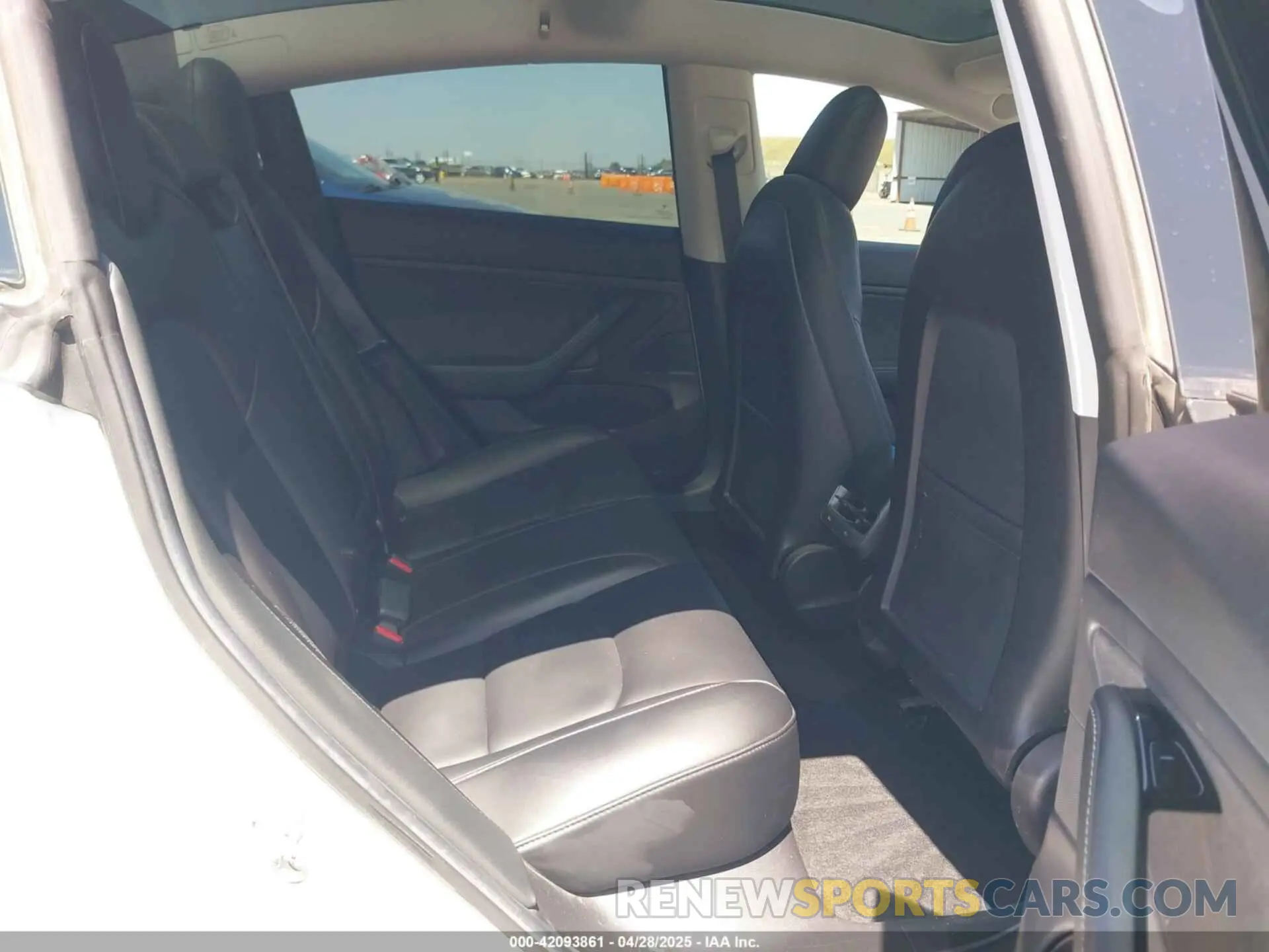 8 fotografías del automóvil dañado 5YJ3E1EB0KF433398 TESLA MODEL 3 2019