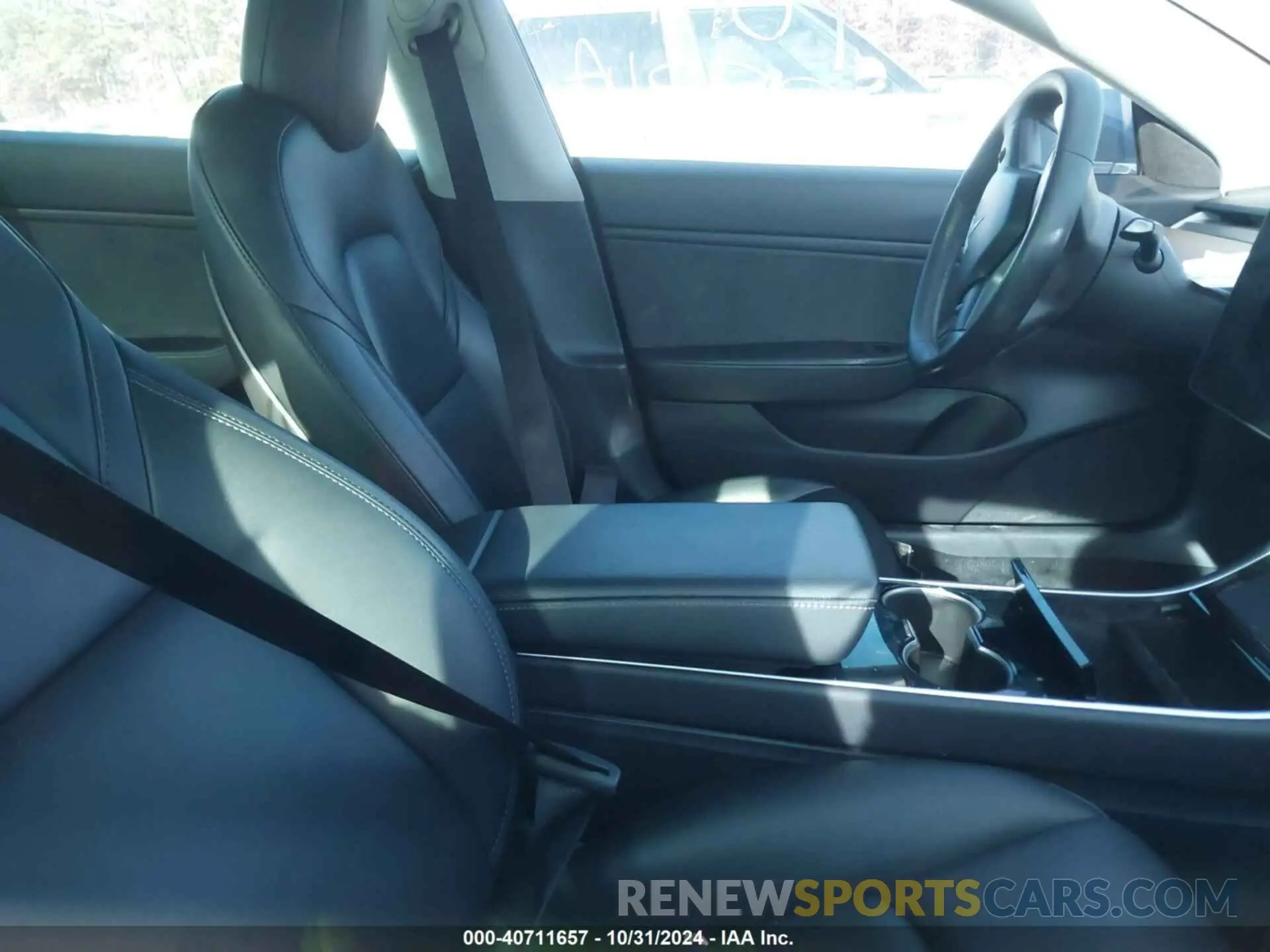 5 fotografías del automóvil dañado 5YJ3E1EB0KF437046 TESLA MODEL 3 2019