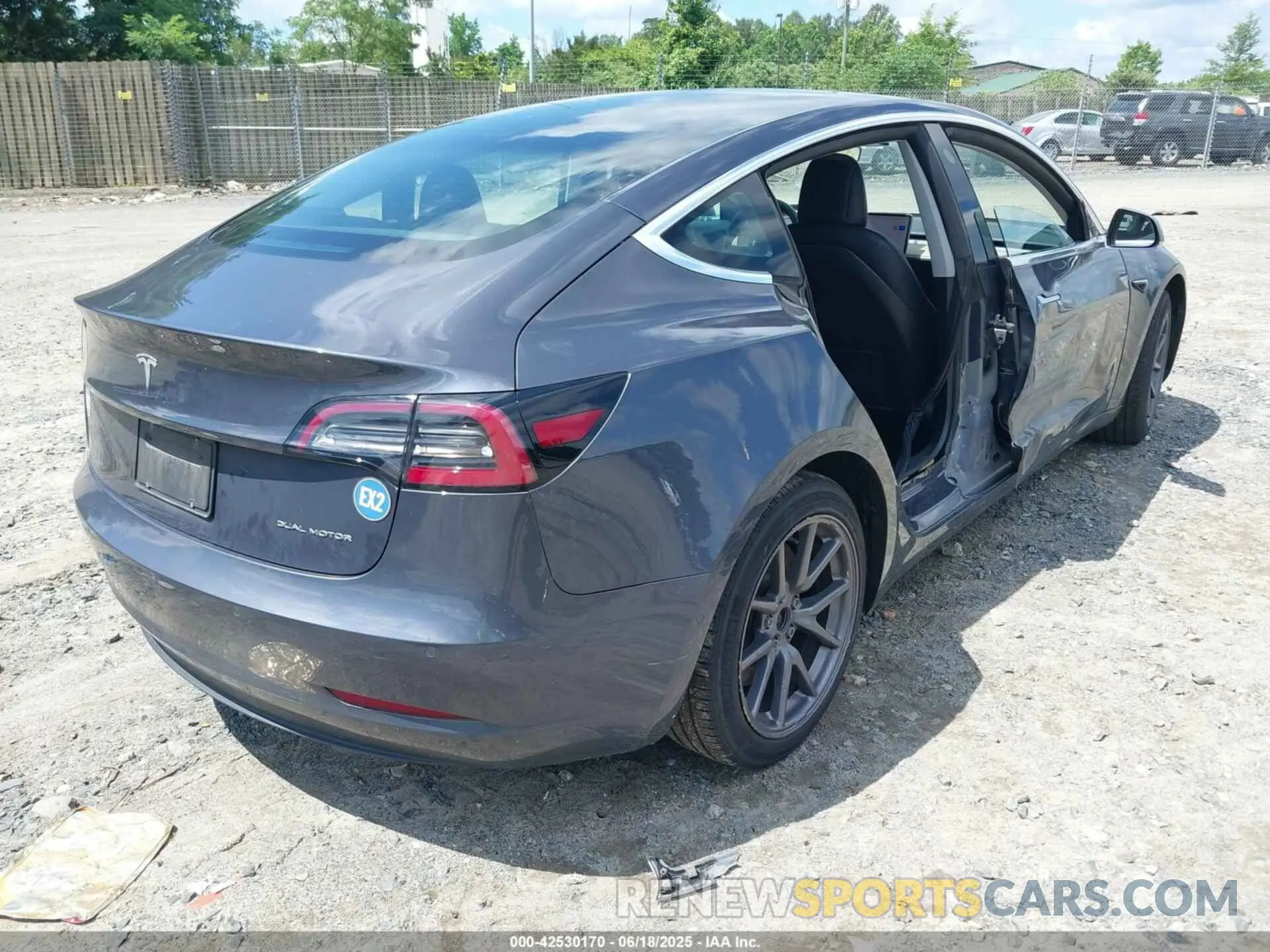 4 fotografías del automóvil dañado 5YJ3E1EB1KF205720 TESLA MODEL 3 2019