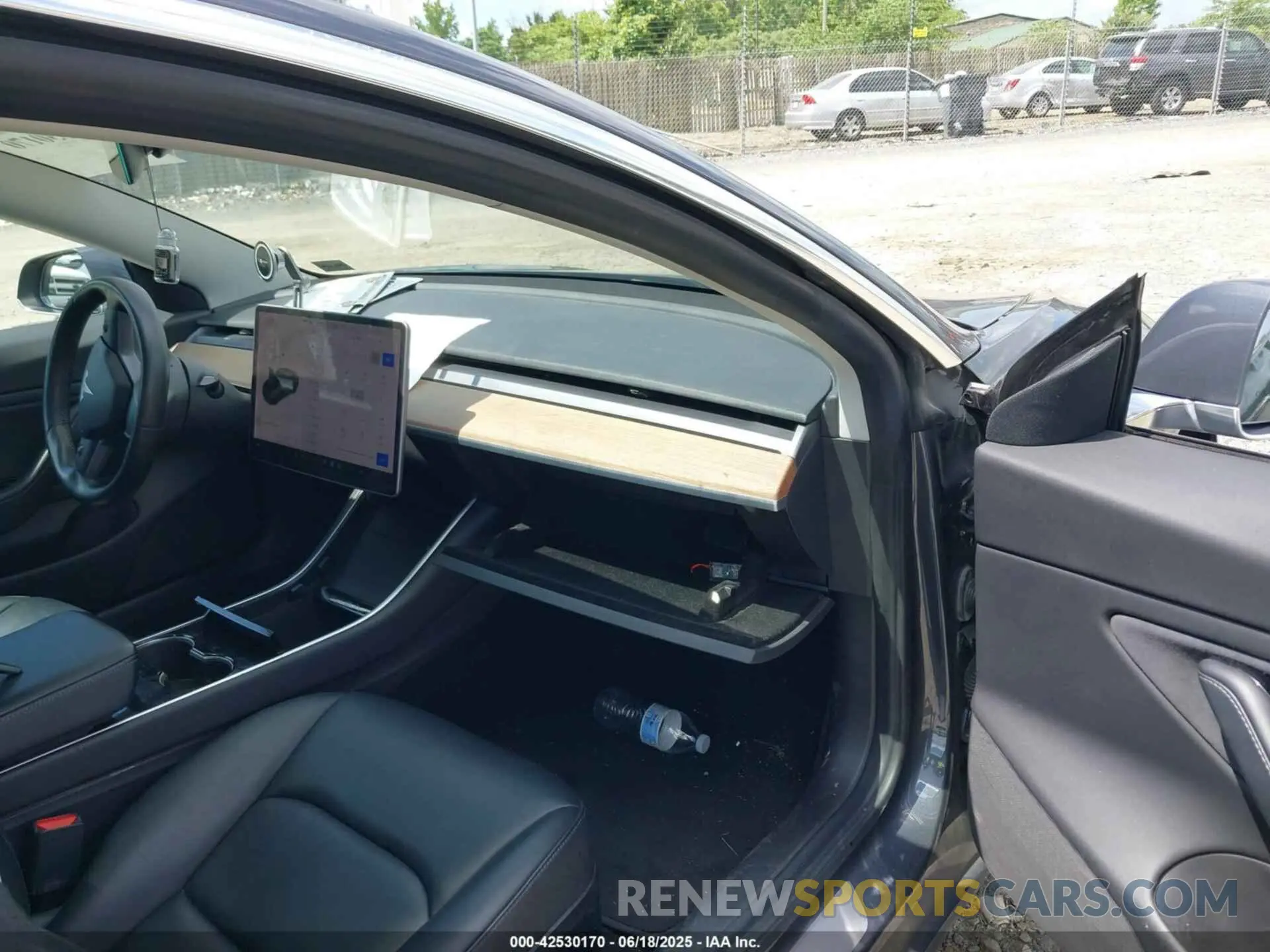 5 fotografías del automóvil dañado 5YJ3E1EB1KF205720 TESLA MODEL 3 2019