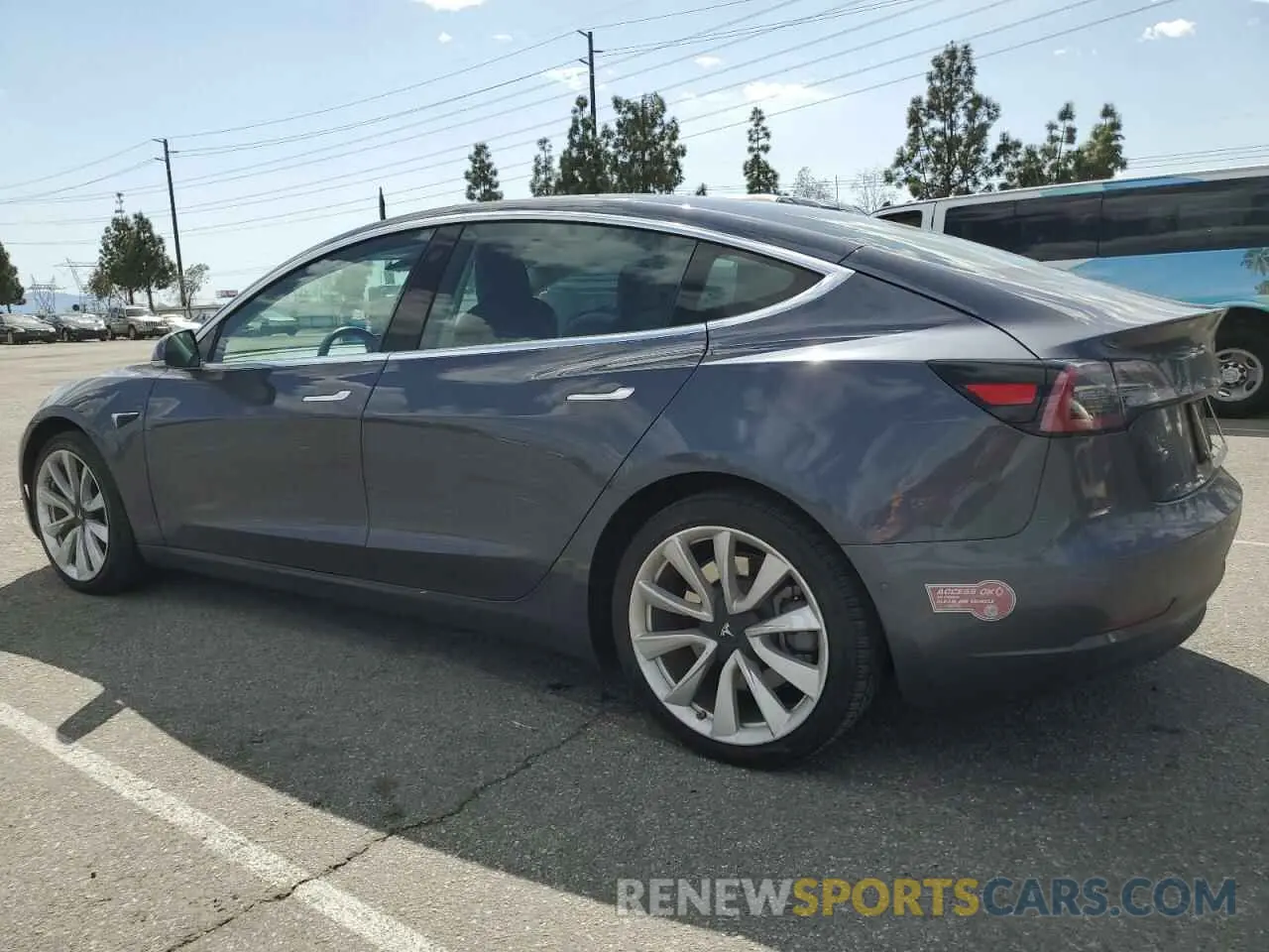2 fotografías del automóvil dañado 5YJ3E1EB1KF365368 TESLA MODEL 3 2019