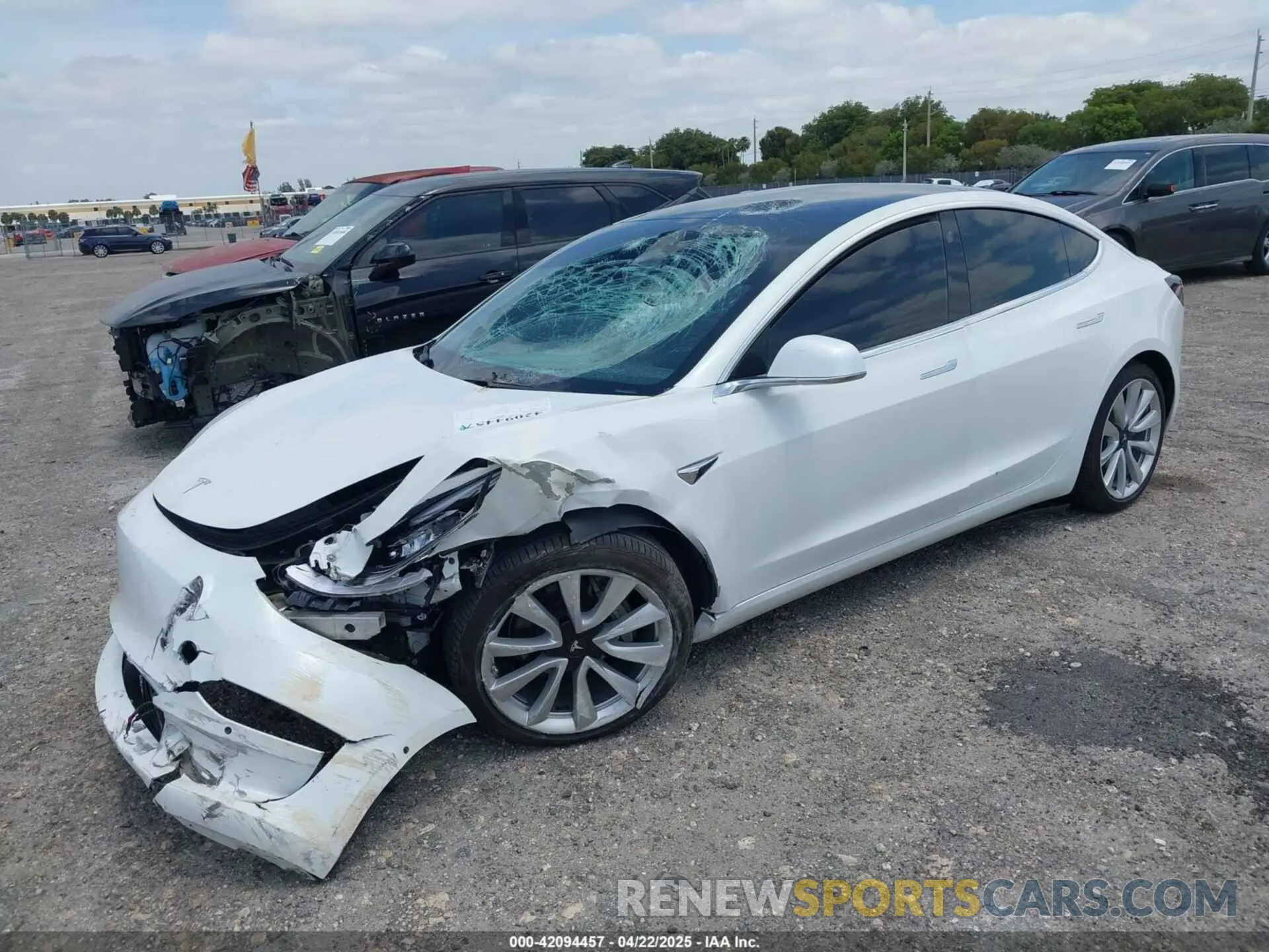 2 fotografías del automóvil dañado 5YJ3E1EB1KF365760 TESLA MODEL 3 2019