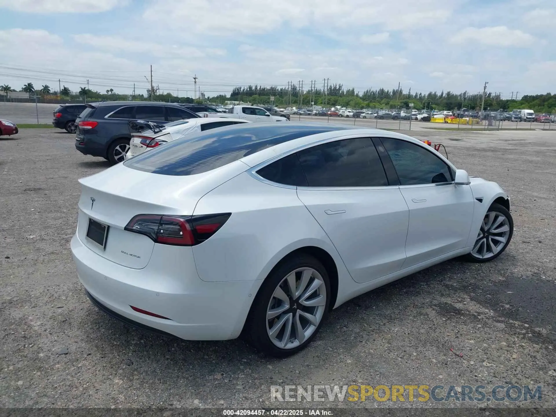 4 fotografías del automóvil dañado 5YJ3E1EB1KF365760 TESLA MODEL 3 2019