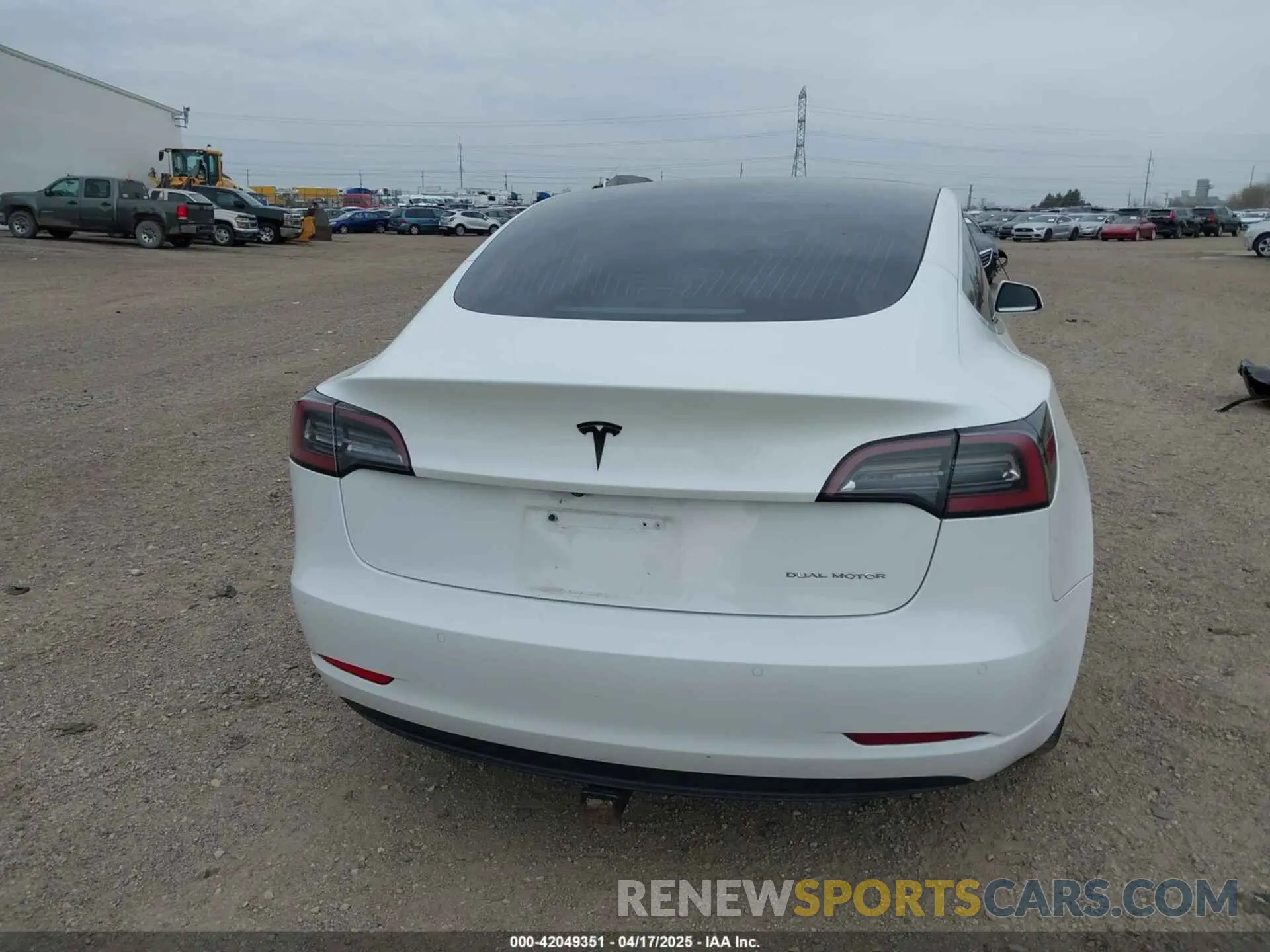 17 fotografías del automóvil dañado 5YJ3E1EB1KF388052 TESLA MODEL 3 2019