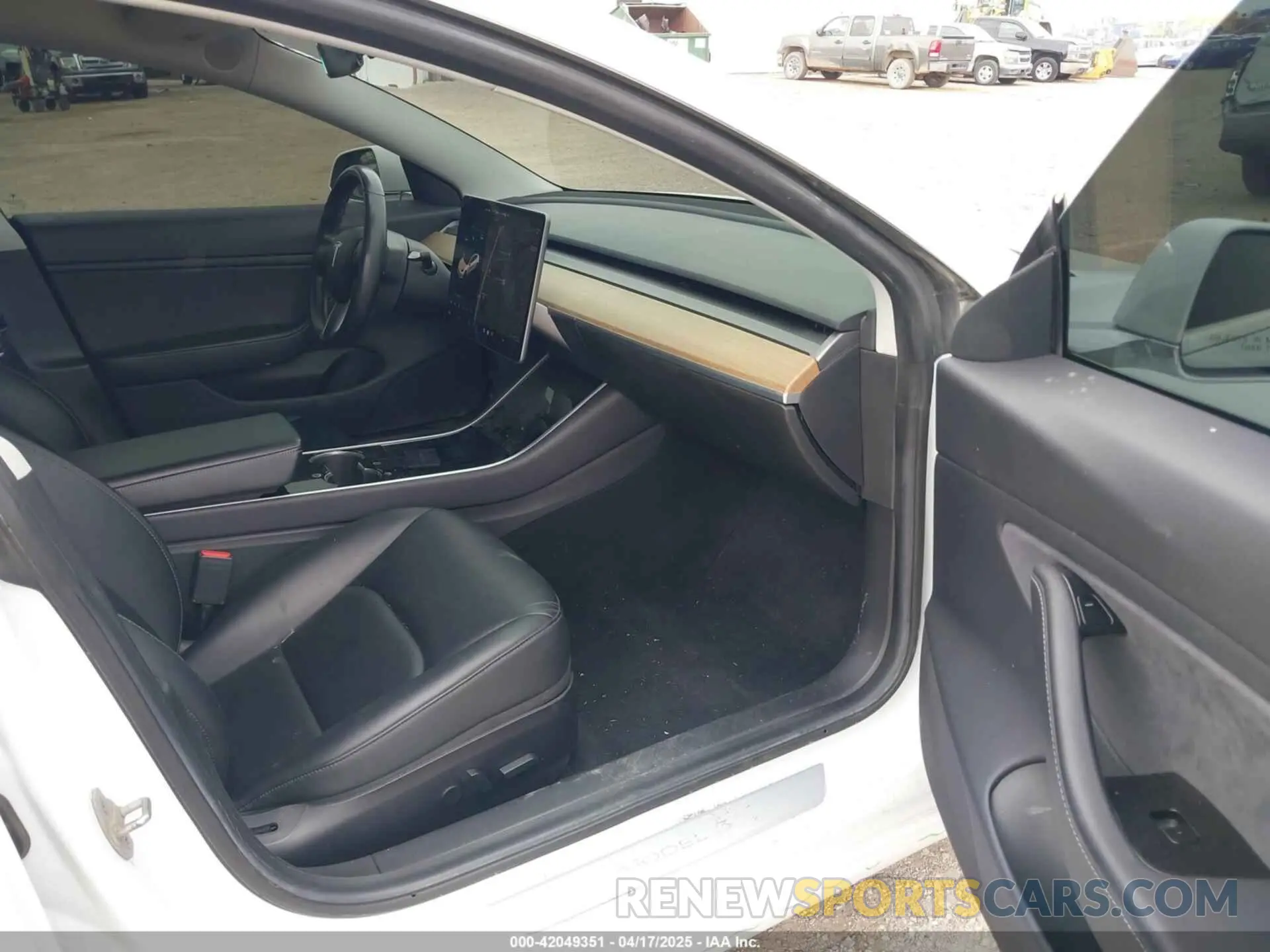 5 fotografías del automóvil dañado 5YJ3E1EB1KF388052 TESLA MODEL 3 2019