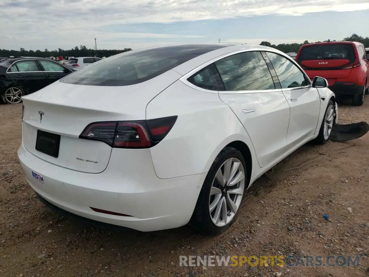 4 fotografías del automóvil dañado 5YJ3E1EB1KF390125 TESLA MODEL 3 2019