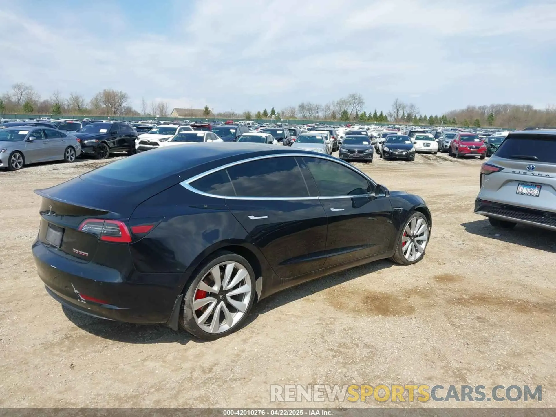 4 fotografías del automóvil dañado 5YJ3E1EB1KF438335 TESLA MODEL 3 2019