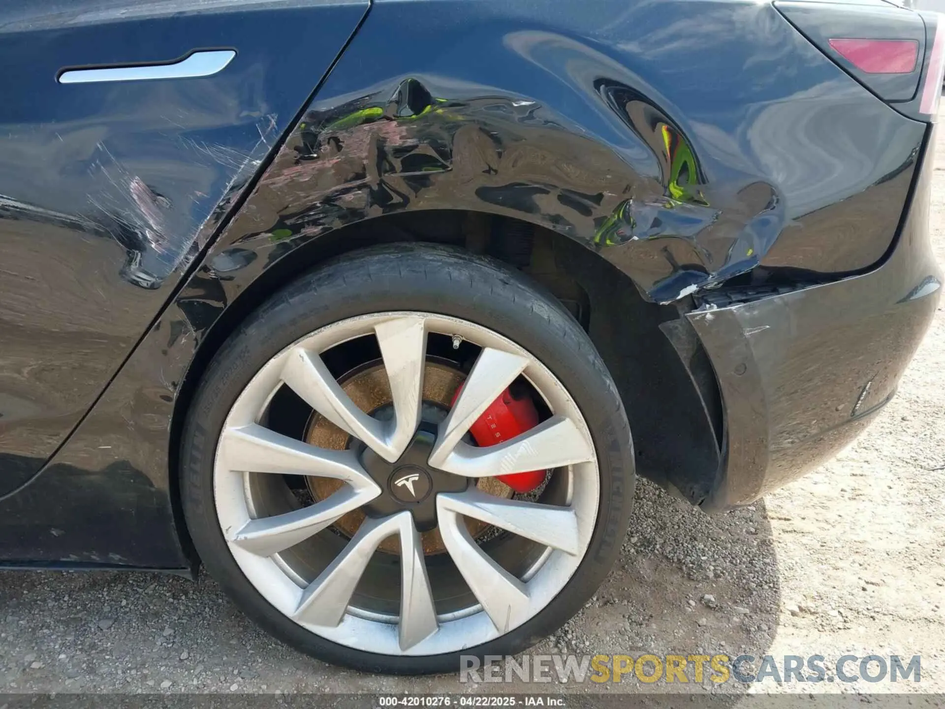 5 fotografías del automóvil dañado 5YJ3E1EB1KF438335 TESLA MODEL 3 2019