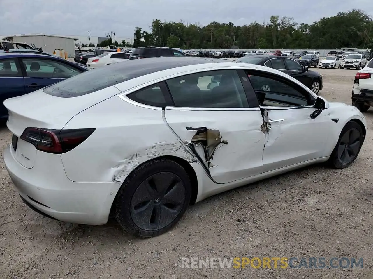 3 fotografías del automóvil dañado 5YJ3E1EB1KF493805 TESLA MODEL 3 2019