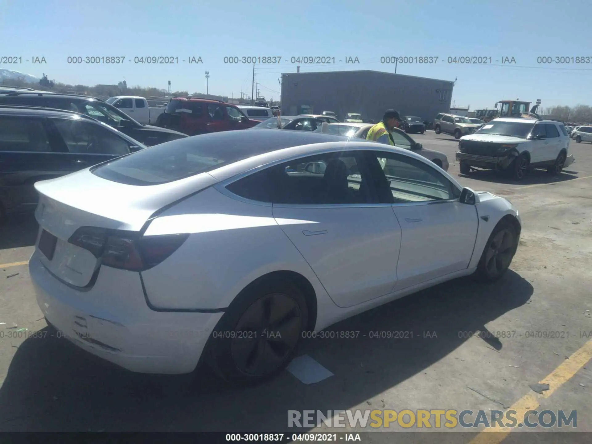 4 fotografías del automóvil dañado 5YJ3E1EB1KF494159 TESLA MODEL 3 2019