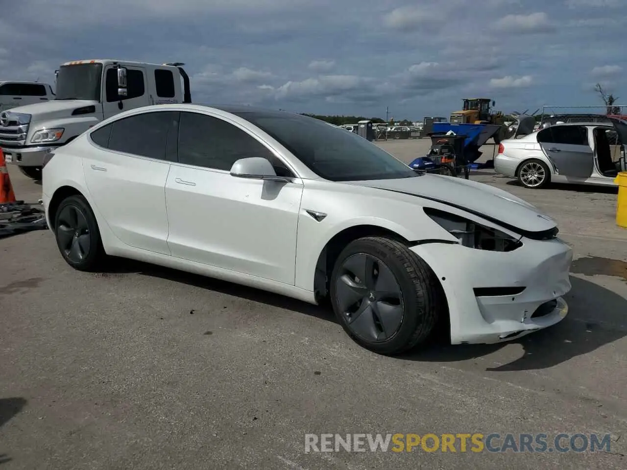 4 fotografías del automóvil dañado 5YJ3E1EB1KF494727 TESLA MODEL 3 2019