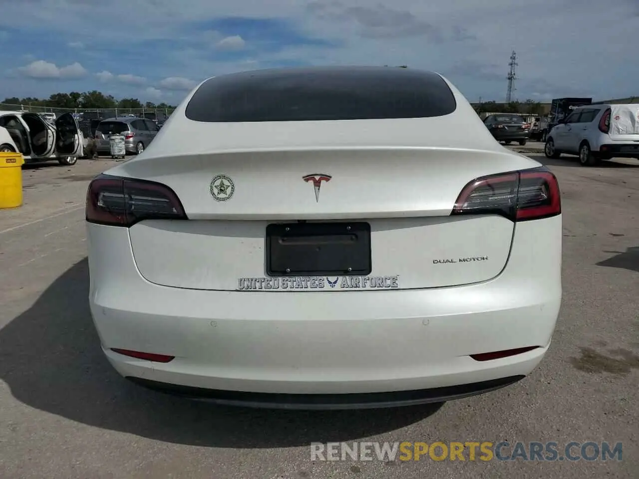 6 fotografías del automóvil dañado 5YJ3E1EB1KF494727 TESLA MODEL 3 2019