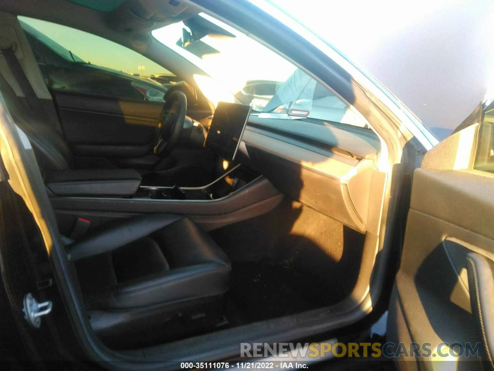 5 fotografías del automóvil dañado 5YJ3E1EB1KF497305 TESLA MODEL 3 2019