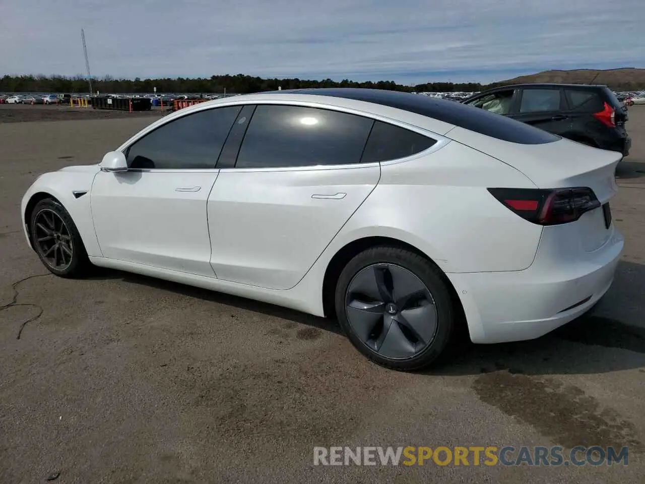 2 fotografías del automóvil dañado 5YJ3E1EB1KF513454 TESLA MODEL 3 2019