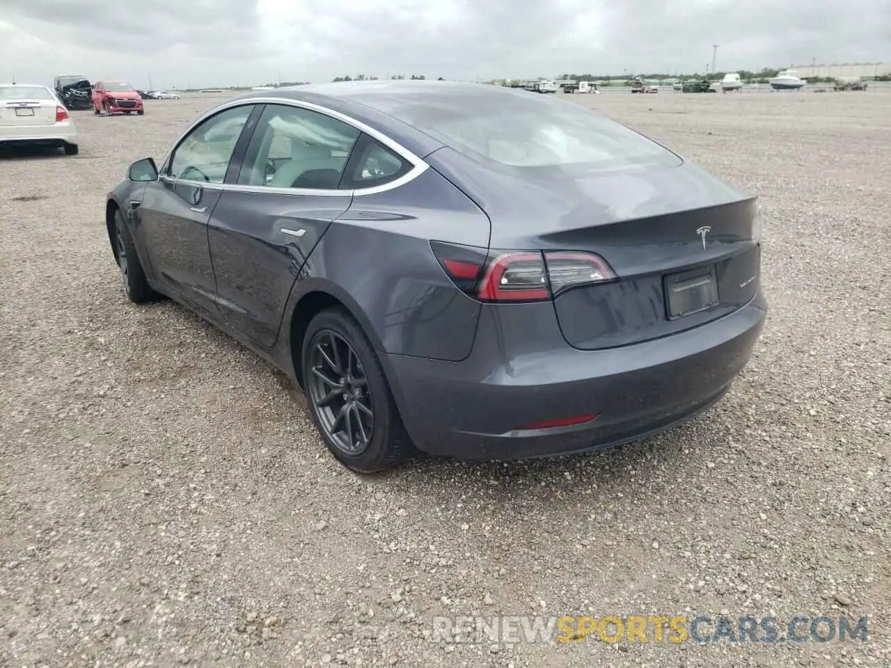3 fotografías del automóvil dañado 5YJ3E1EB2KF365847 TESLA MODEL 3 2019