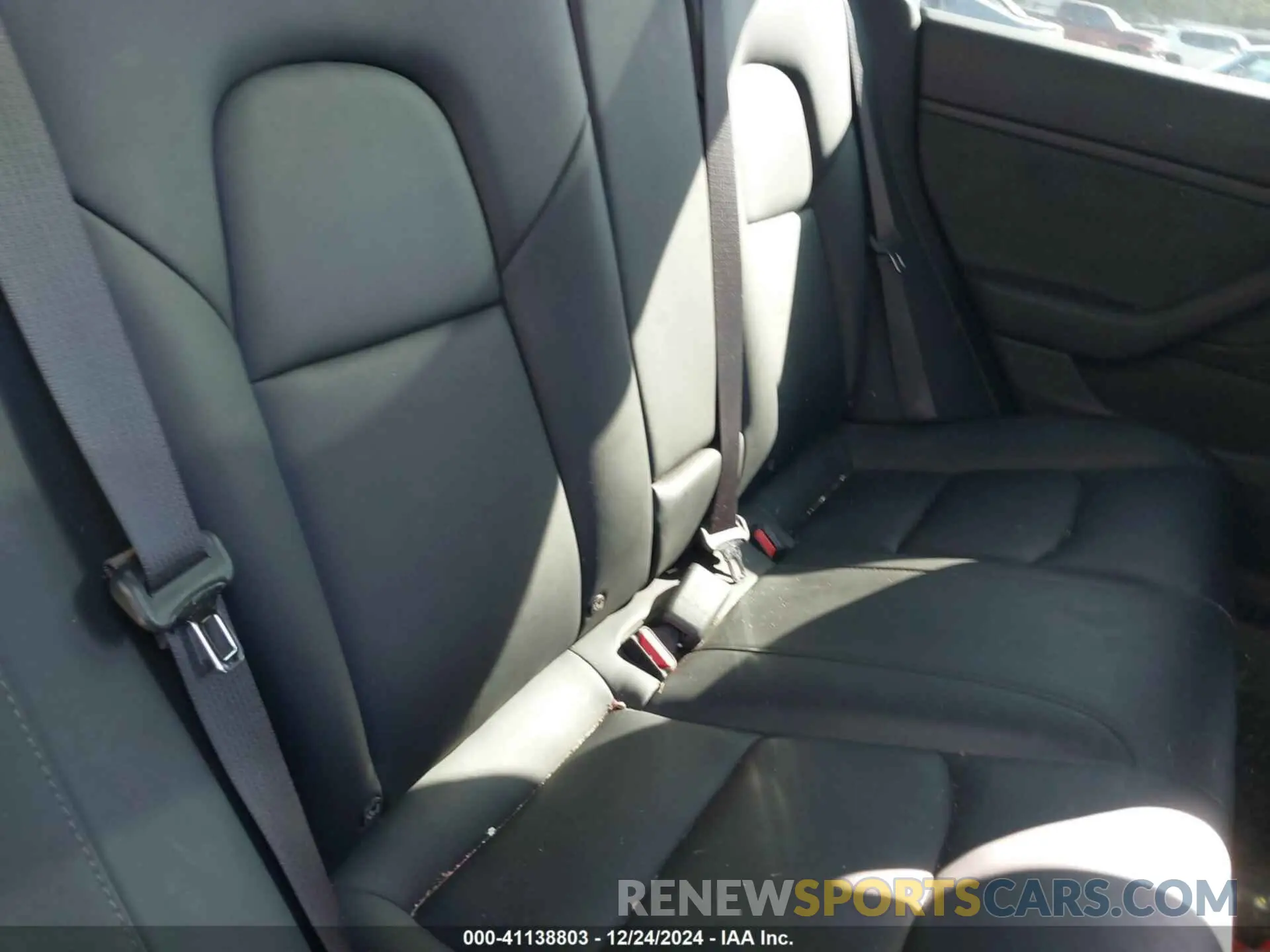 8 fotografías del automóvil dañado 5YJ3E1EB2KF437372 TESLA MODEL 3 2019