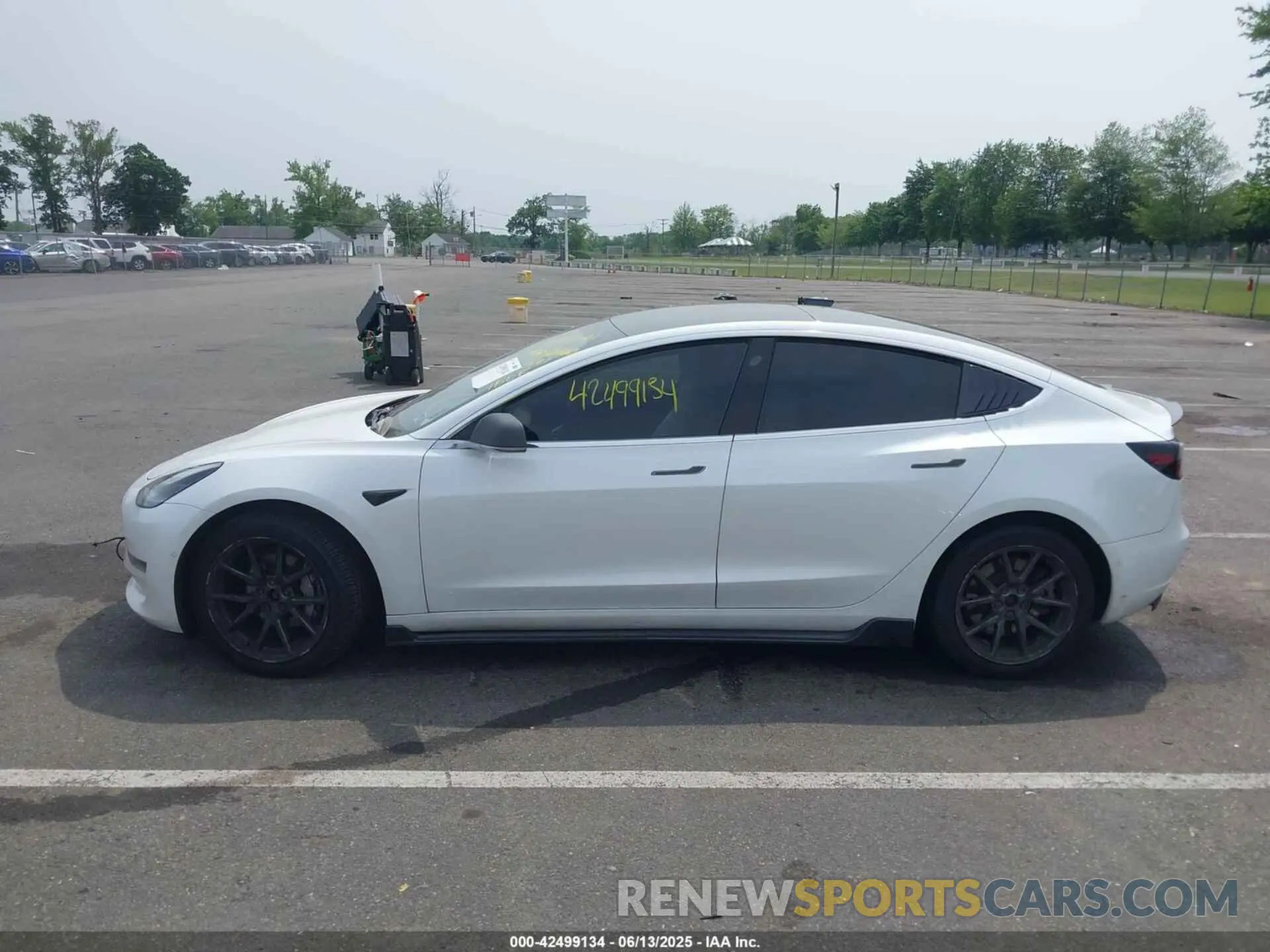13 fotografías del automóvil dañado 5YJ3E1EB2KF452003 TESLA MODEL 3 2019