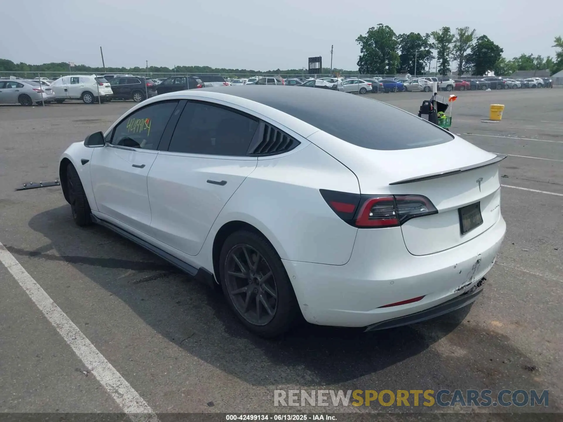 3 fotografías del automóvil dañado 5YJ3E1EB2KF452003 TESLA MODEL 3 2019