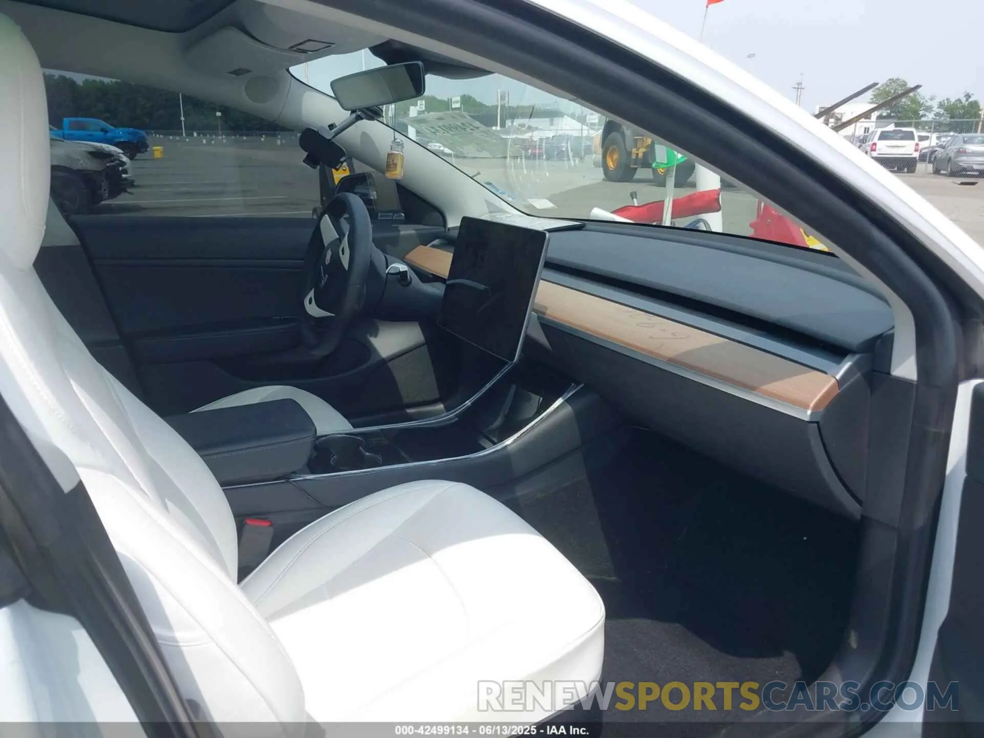 5 fotografías del automóvil dañado 5YJ3E1EB2KF452003 TESLA MODEL 3 2019