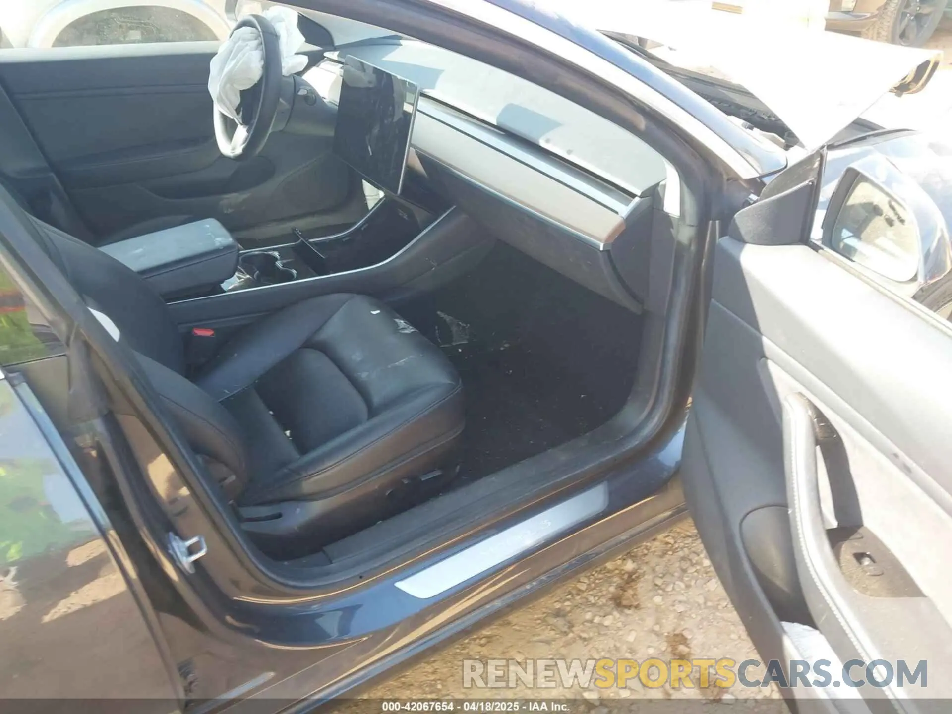 5 fotografías del automóvil dañado 5YJ3E1EB2KF510398 TESLA MODEL 3 2019