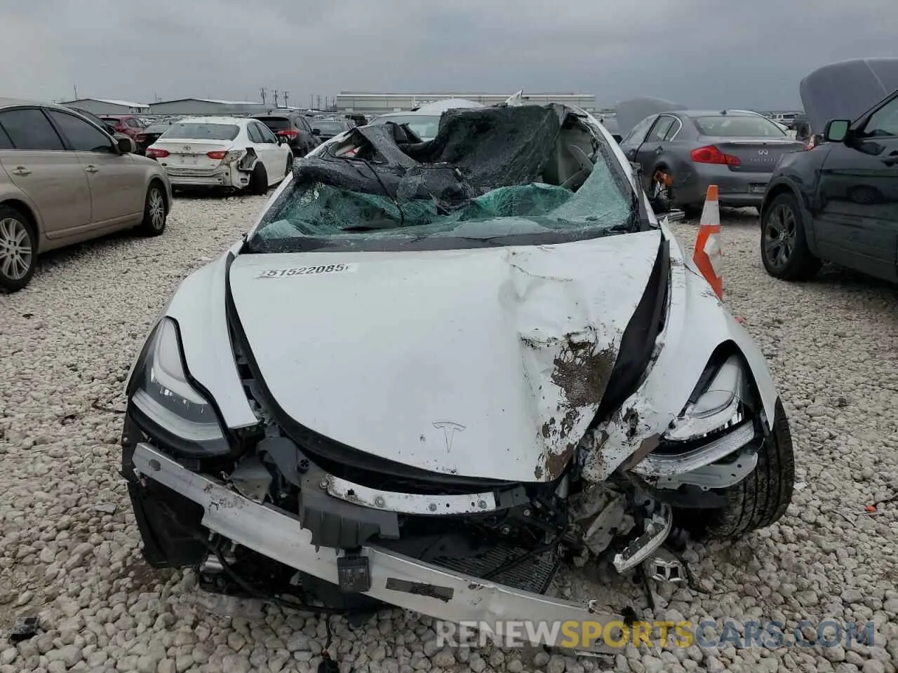 5 fotografías del automóvil dañado 5YJ3E1EB2KF513401 TESLA MODEL 3 2019