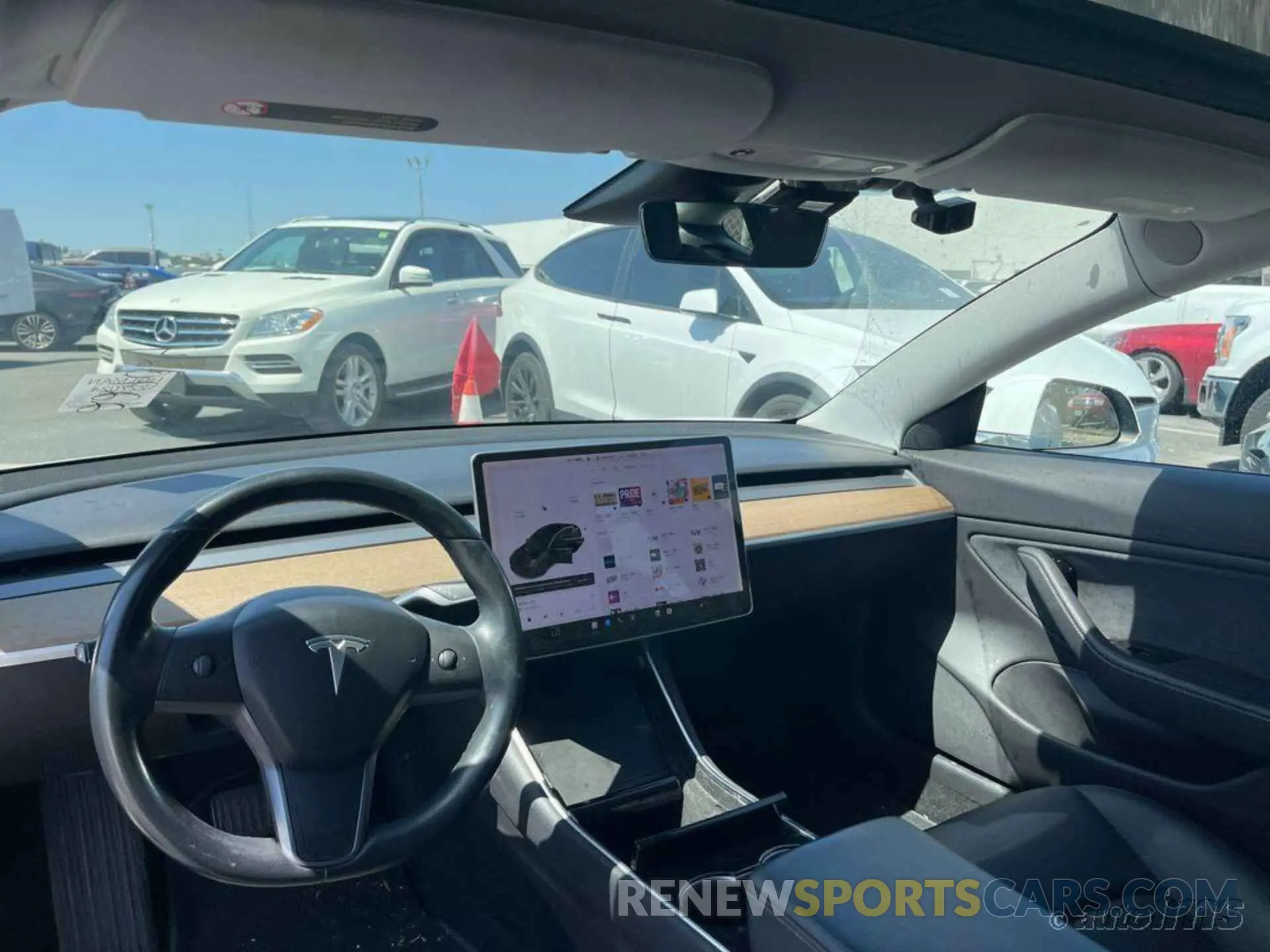 12 fotografías del automóvil dañado 5YJ3E1EB3KF193456 TESLA MODEL 3 2019