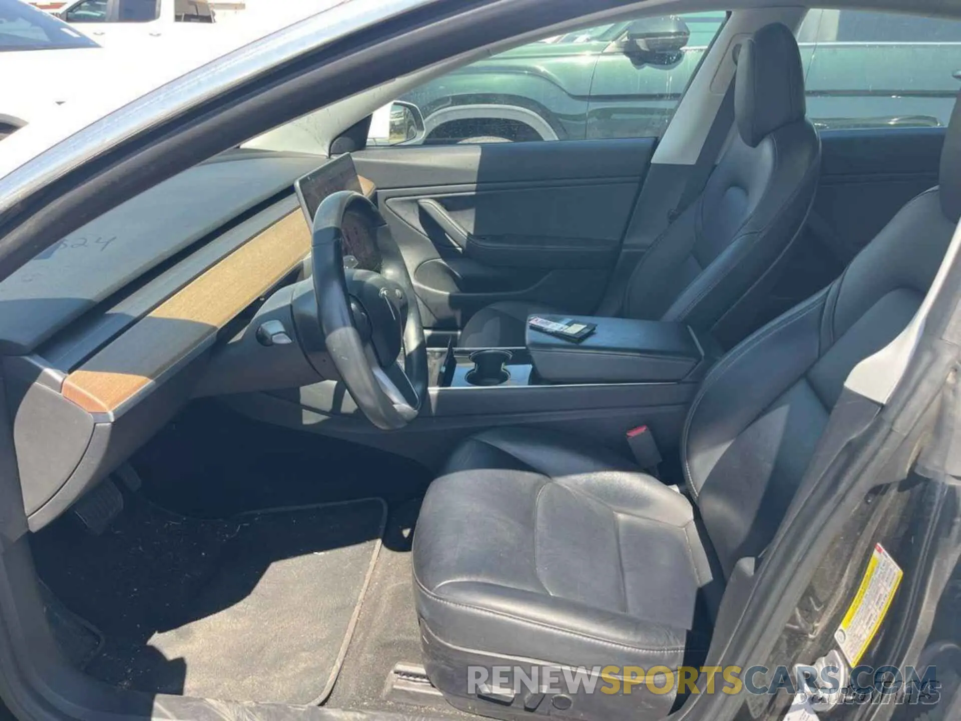 5 fotografías del automóvil dañado 5YJ3E1EB3KF193456 TESLA MODEL 3 2019
