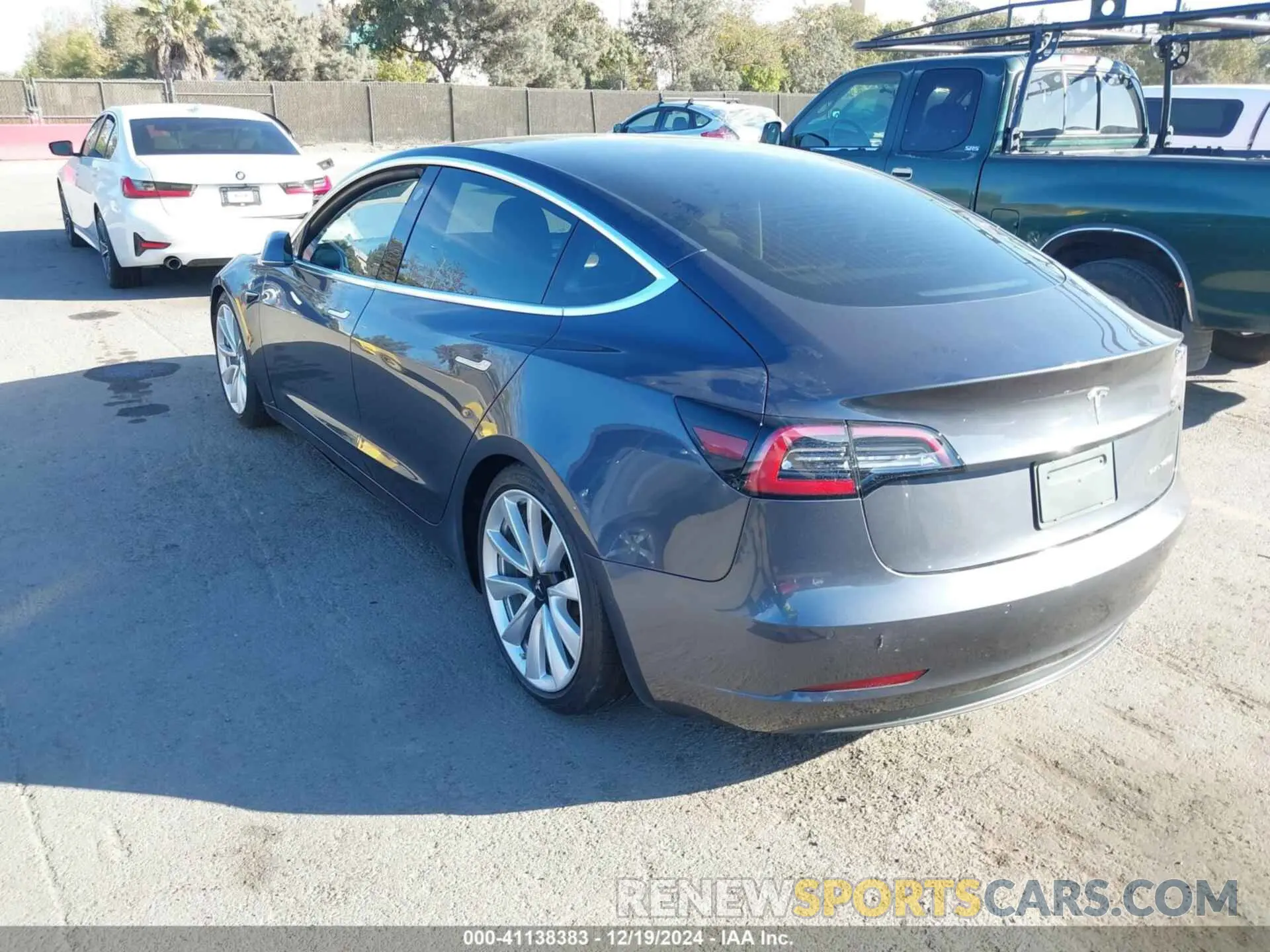 3 fotografías del automóvil dañado 5YJ3E1EB3KF406552 TESLA MODEL 3 2019