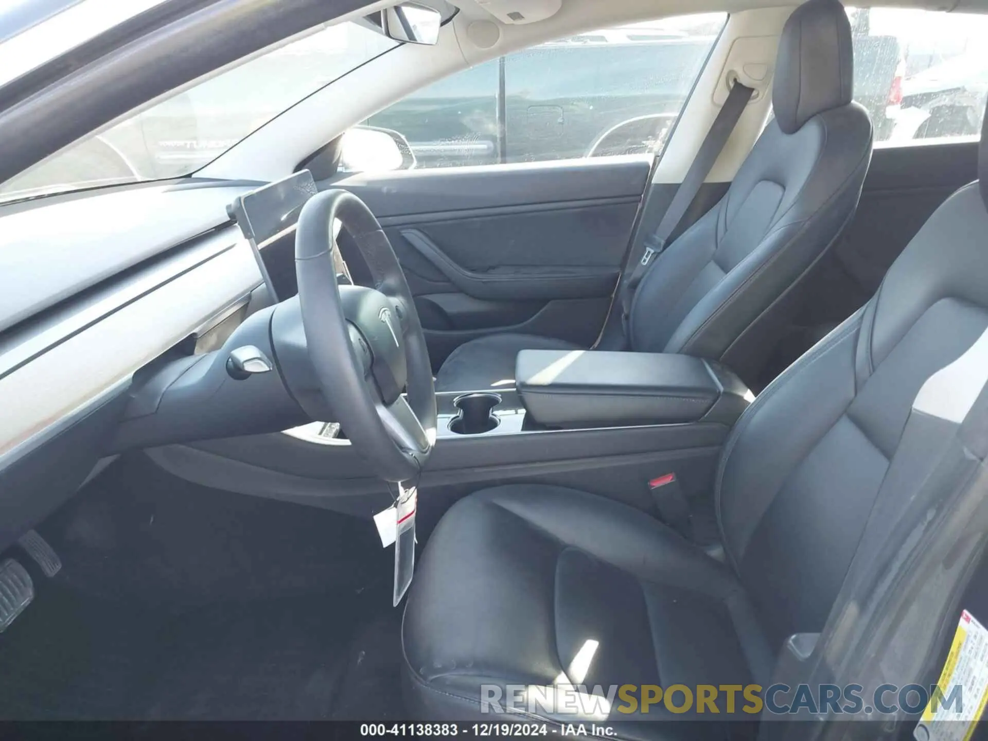 5 fotografías del automóvil dañado 5YJ3E1EB3KF406552 TESLA MODEL 3 2019