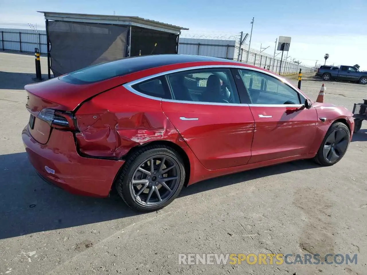 3 fotografías del automóvil dañado 5YJ3E1EB3KF432875 TESLA MODEL 3 2019