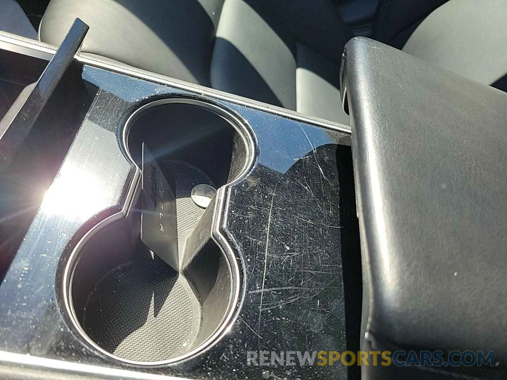 24 fotografías del automóvil dañado 5YJ3E1EB4KF191828 TESLA MODEL 3 2019