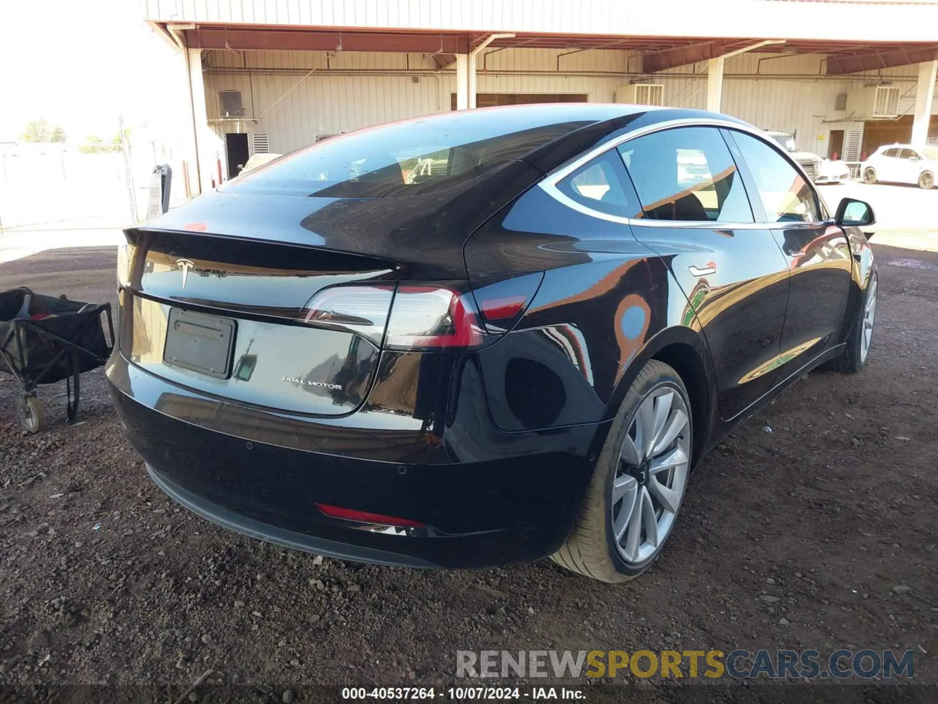 4 fotografías del automóvil dañado 5YJ3E1EB4KF364800 TESLA MODEL 3 2019