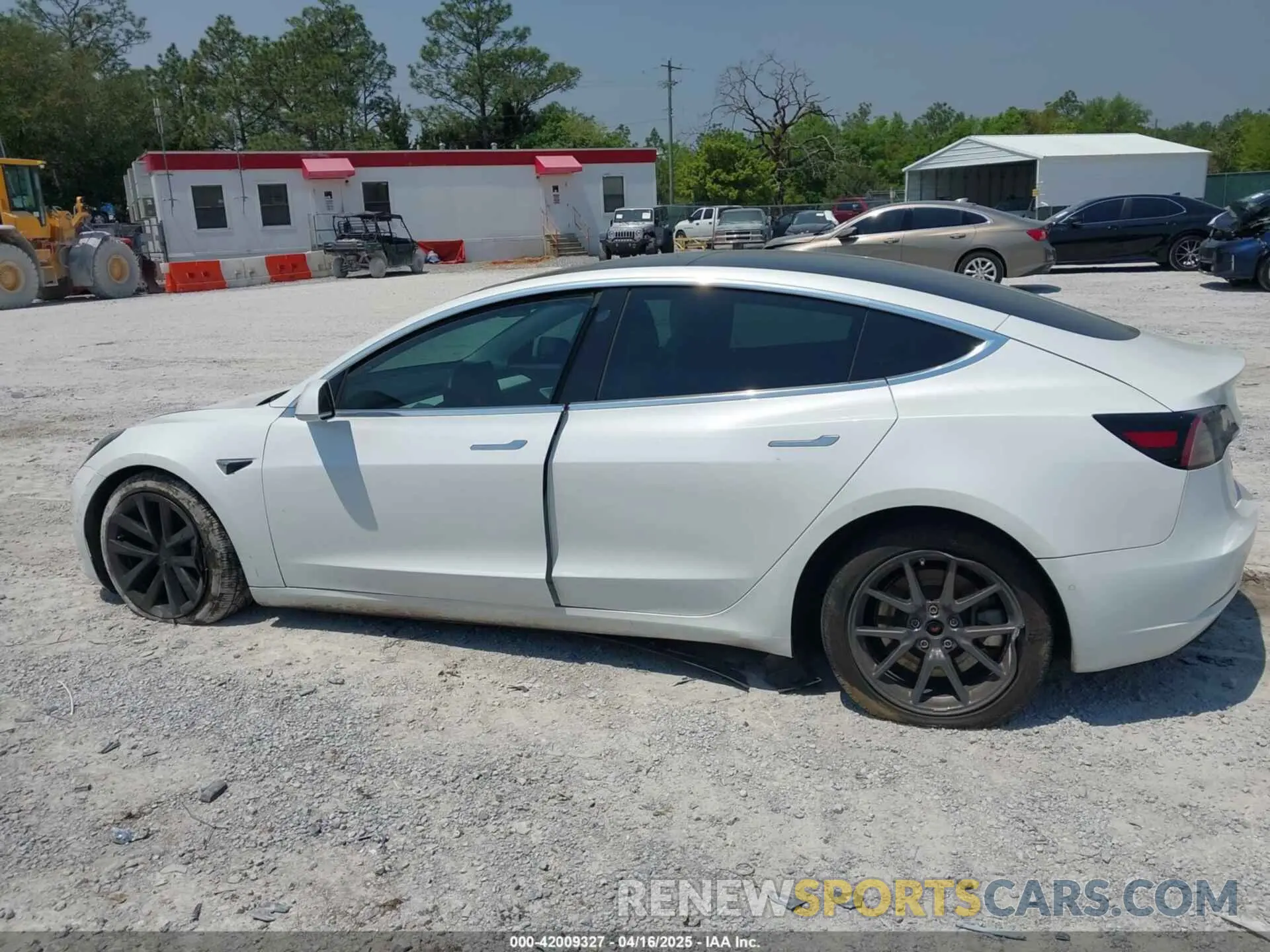 14 fotografías del automóvil dañado 5YJ3E1EB4KF494432 TESLA MODEL 3 2019