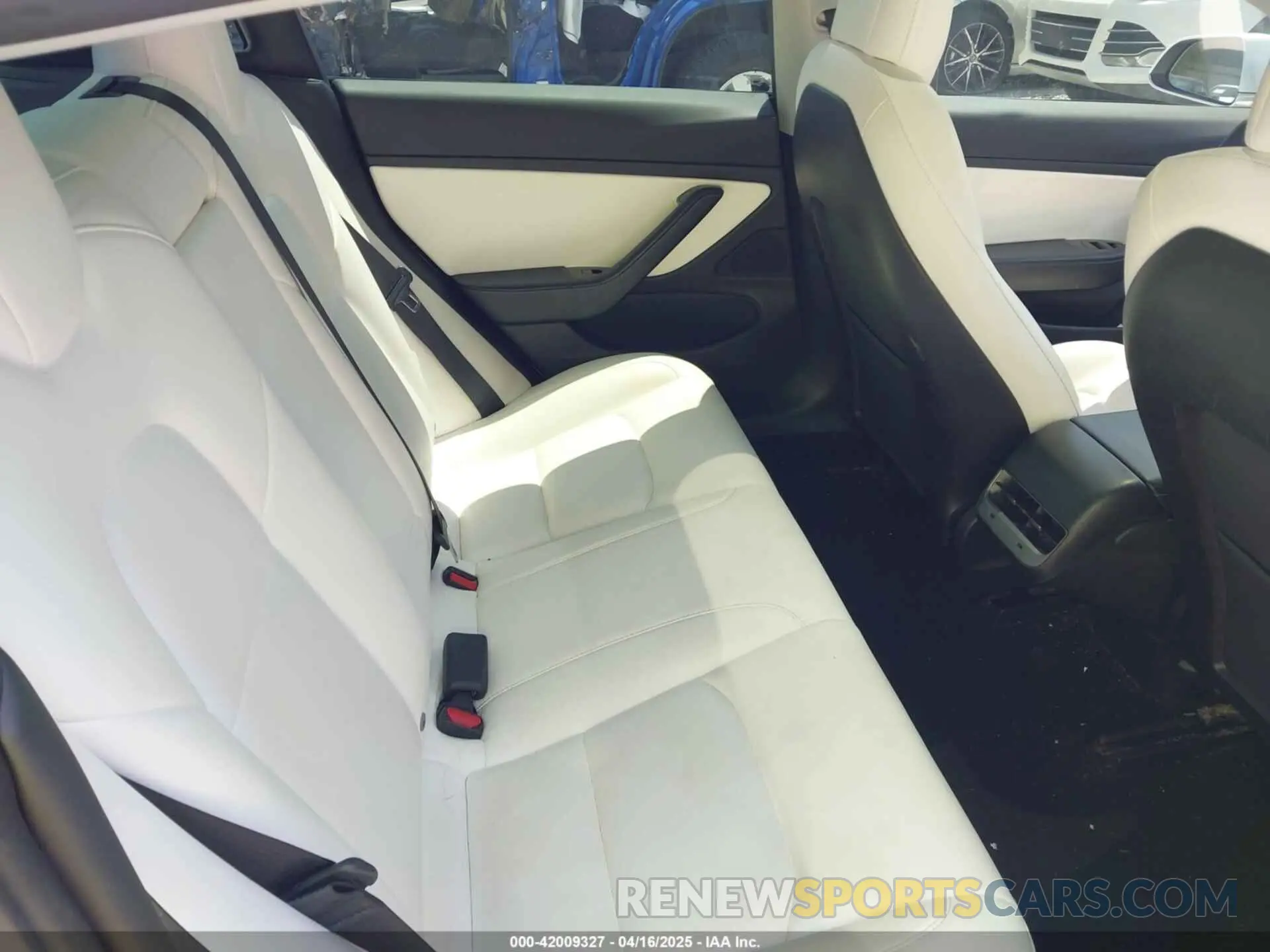 8 fotografías del automóvil dañado 5YJ3E1EB4KF494432 TESLA MODEL 3 2019