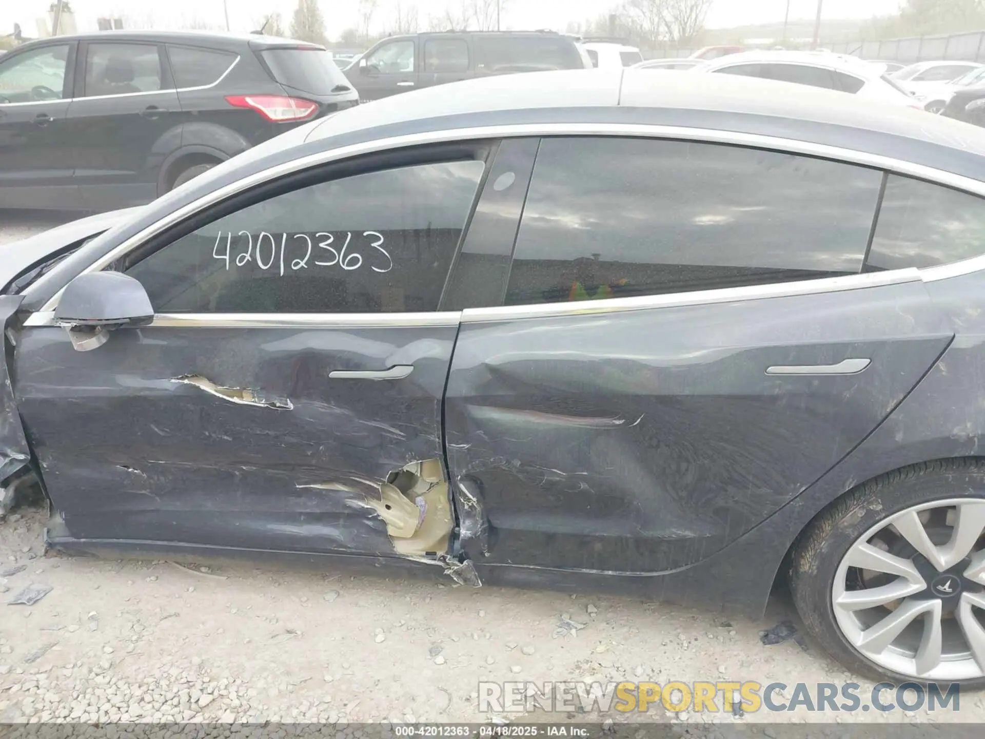 13 fotografías del automóvil dañado 5YJ3E1EB5KF205896 TESLA MODEL 3 2019