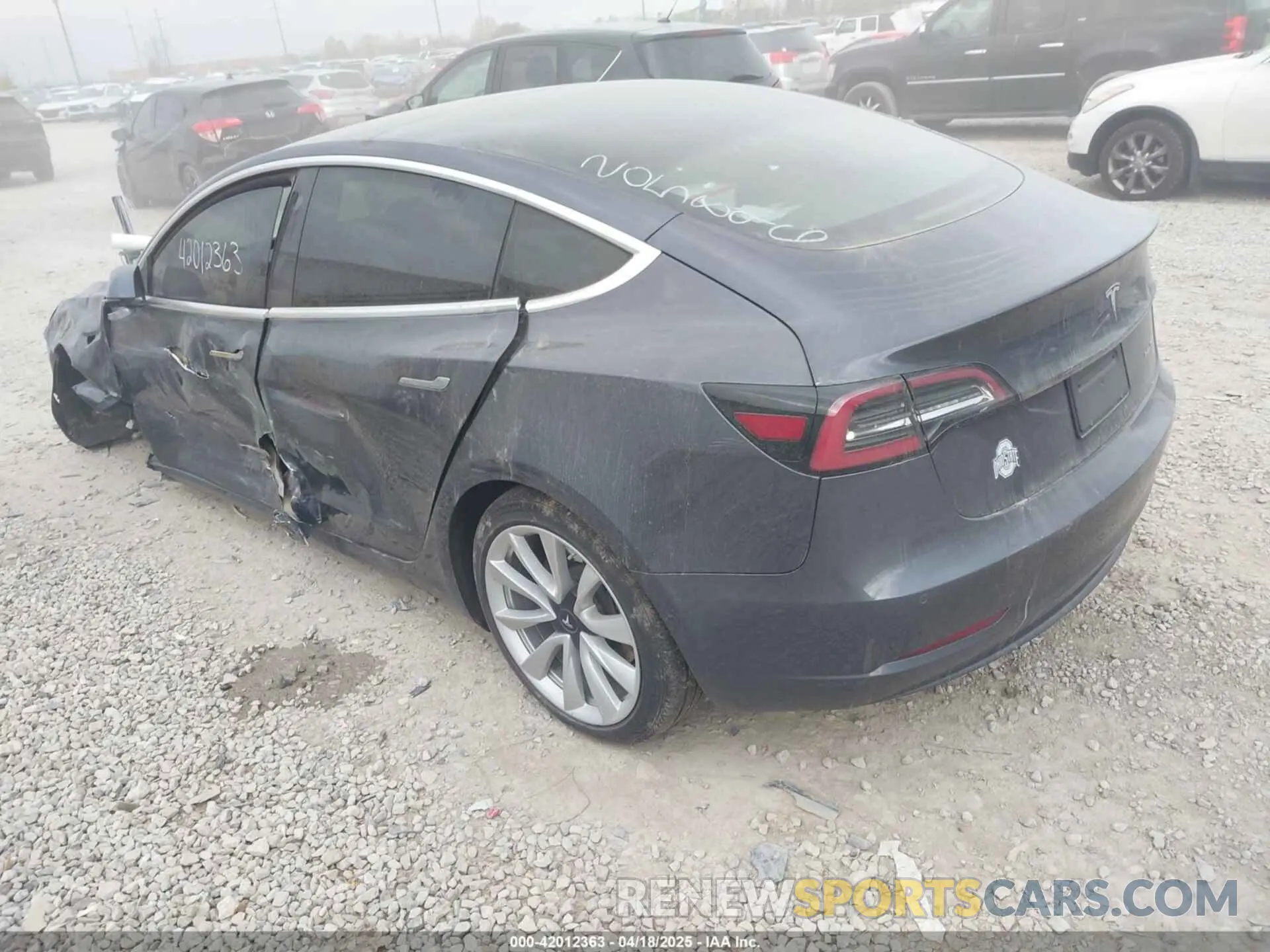 3 fotografías del automóvil dañado 5YJ3E1EB5KF205896 TESLA MODEL 3 2019