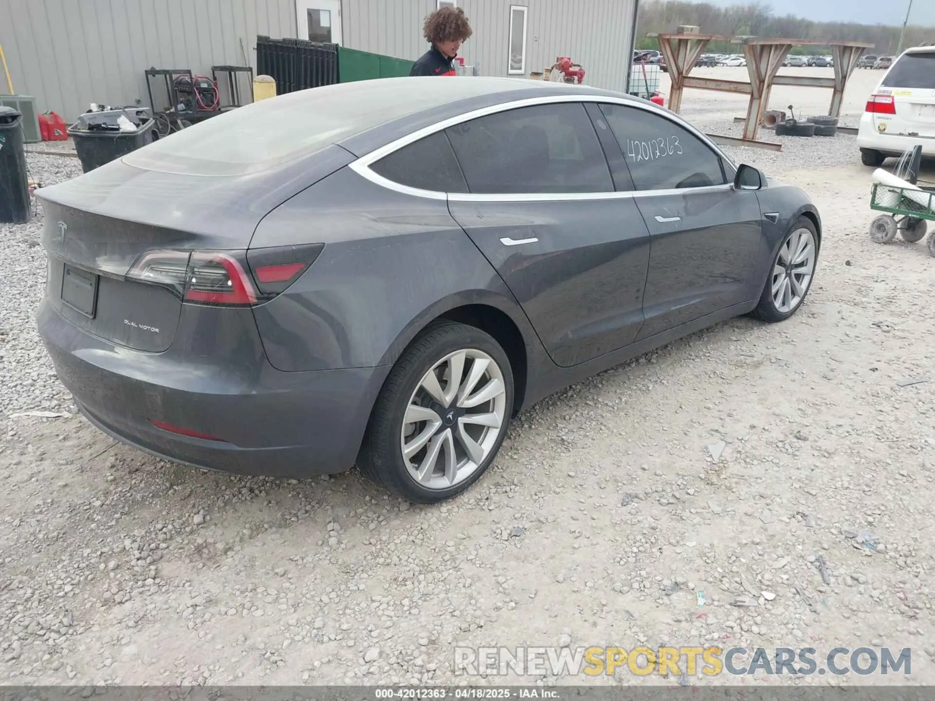 4 fotografías del automóvil dañado 5YJ3E1EB5KF205896 TESLA MODEL 3 2019