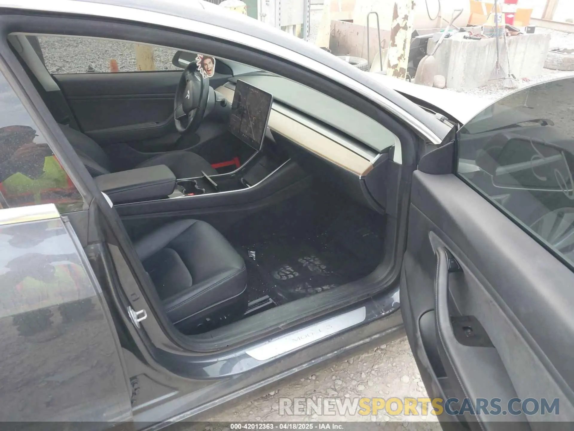 5 fotografías del automóvil dañado 5YJ3E1EB5KF205896 TESLA MODEL 3 2019